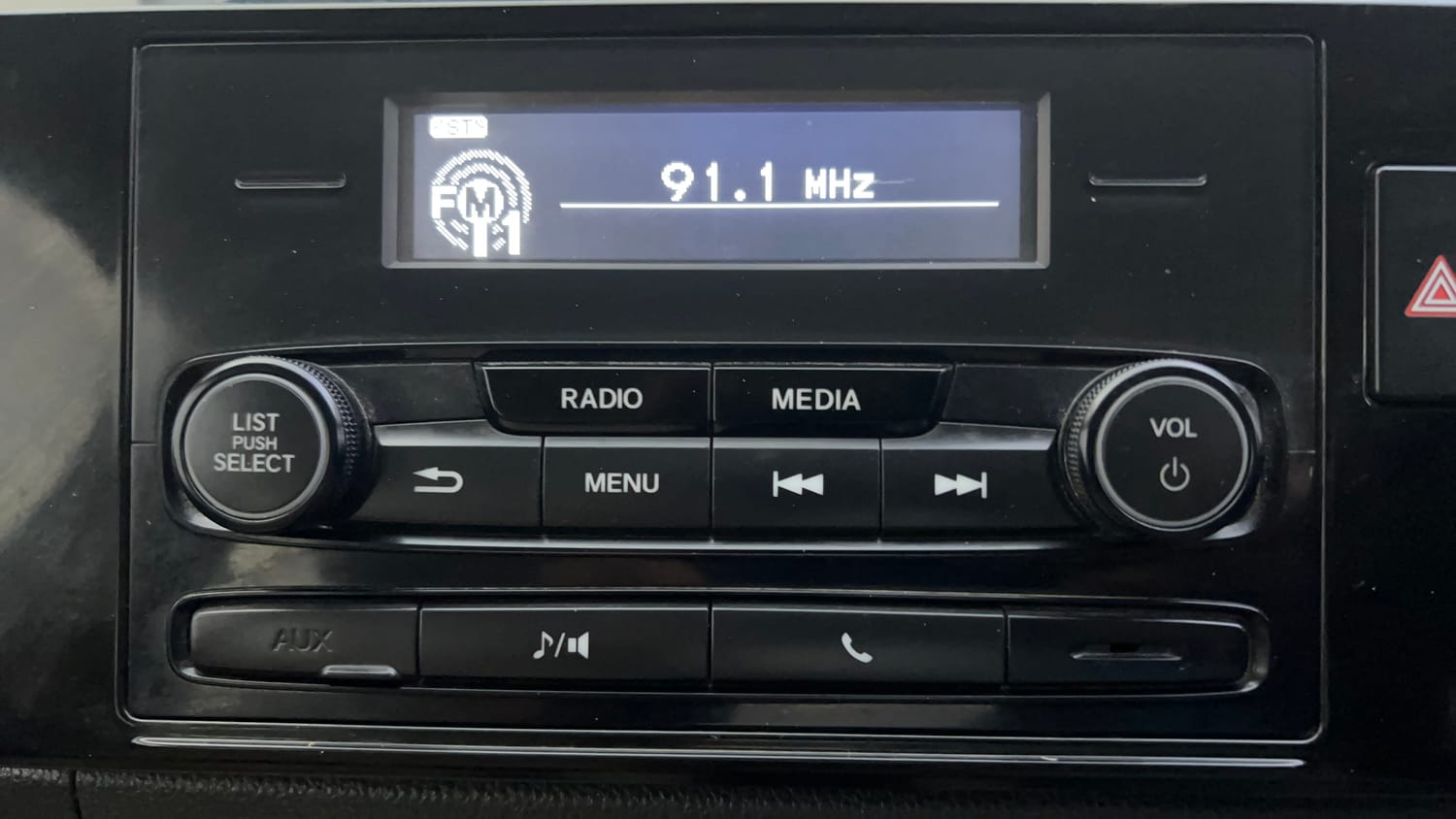 Used 2018 Honda Amaze 1.2 V CVT Petrol Petrol Automatic top_features Integrated (in-dash) music system