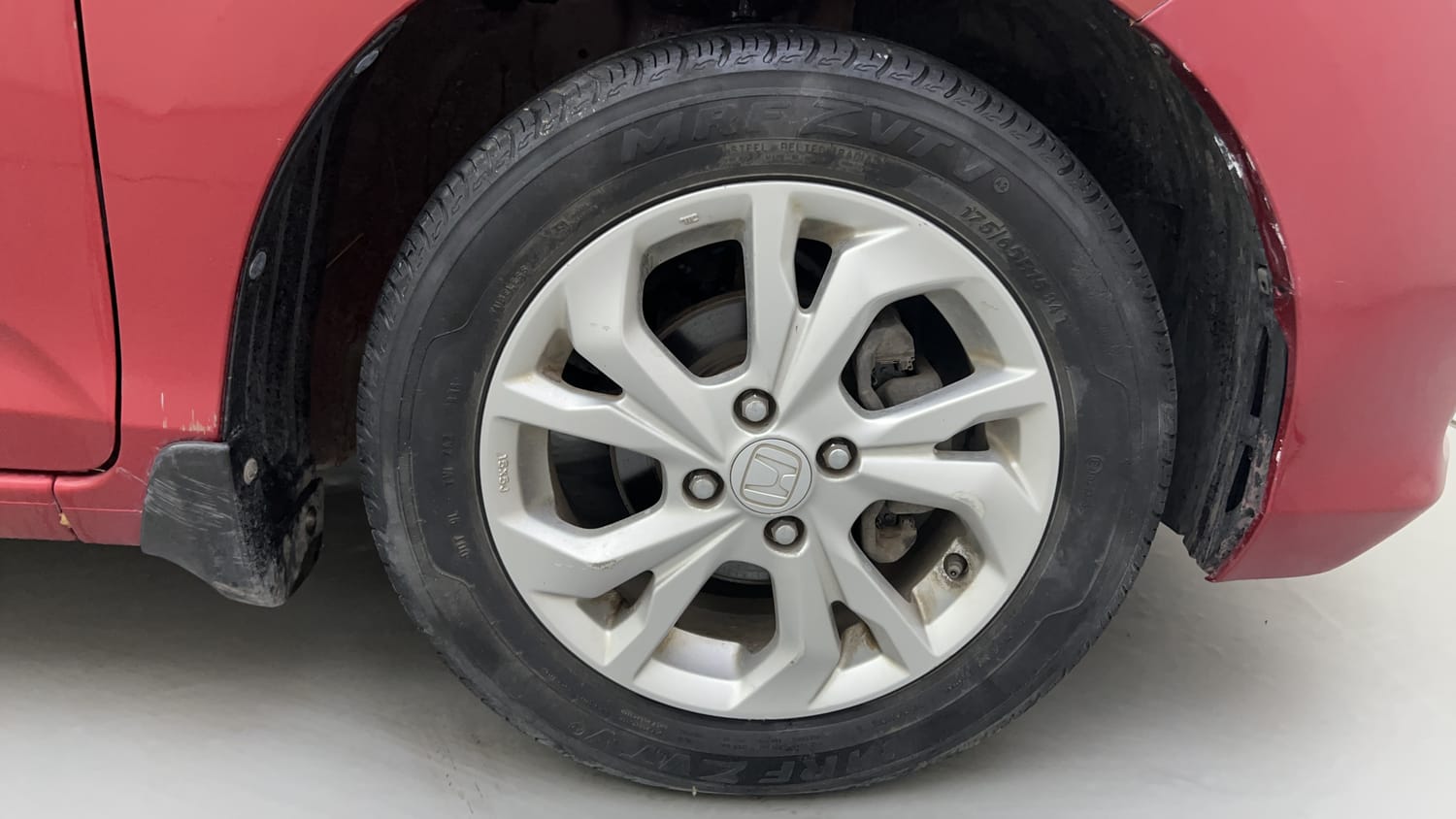 Used 2018 Honda Amaze 1.2 V CVT Petrol Petrol Automatic tyres RIGHT FRONT TYRE RIM VIEW
