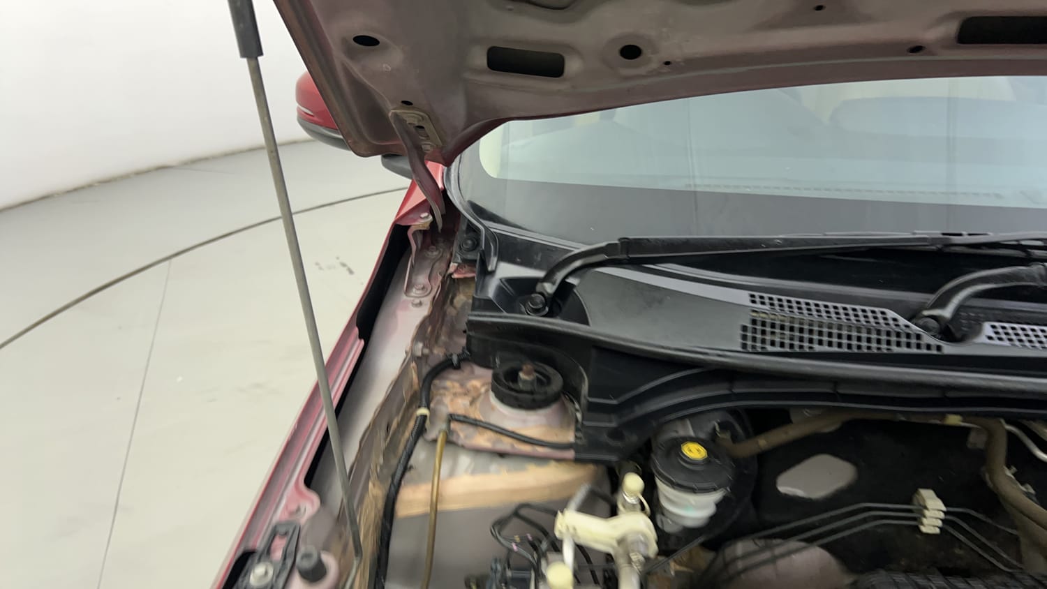Used 2018 Honda Amaze 1.2 V CVT Petrol Petrol Automatic engine ENGINE RIGHT SIDE HINGE & APRON VIEW
