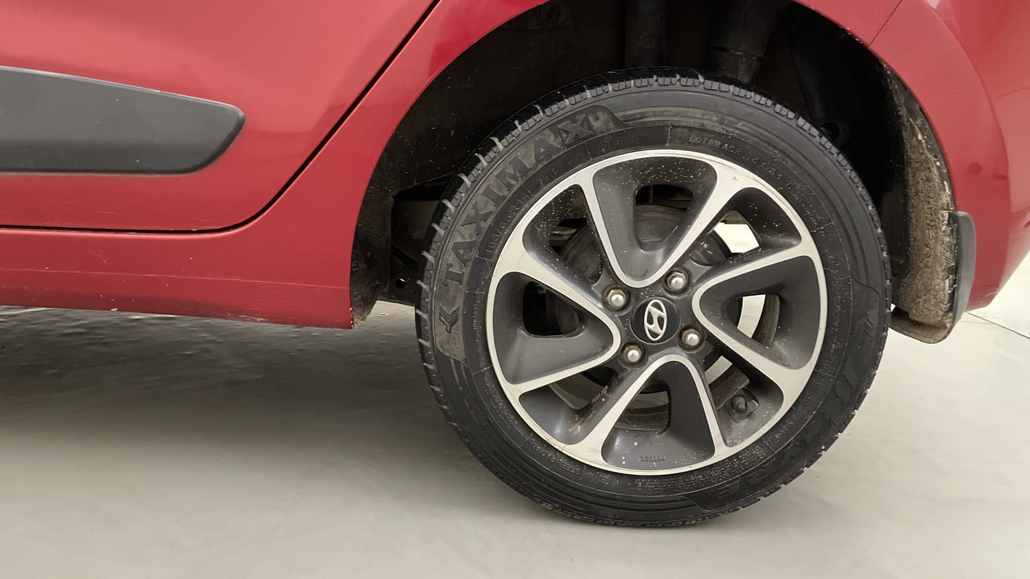 Used 2018 Hyundai Grand i10 Asta 1.2 Kappa VTVT Petrol Manual tyres LEFT REAR TYRE RIM VIEW