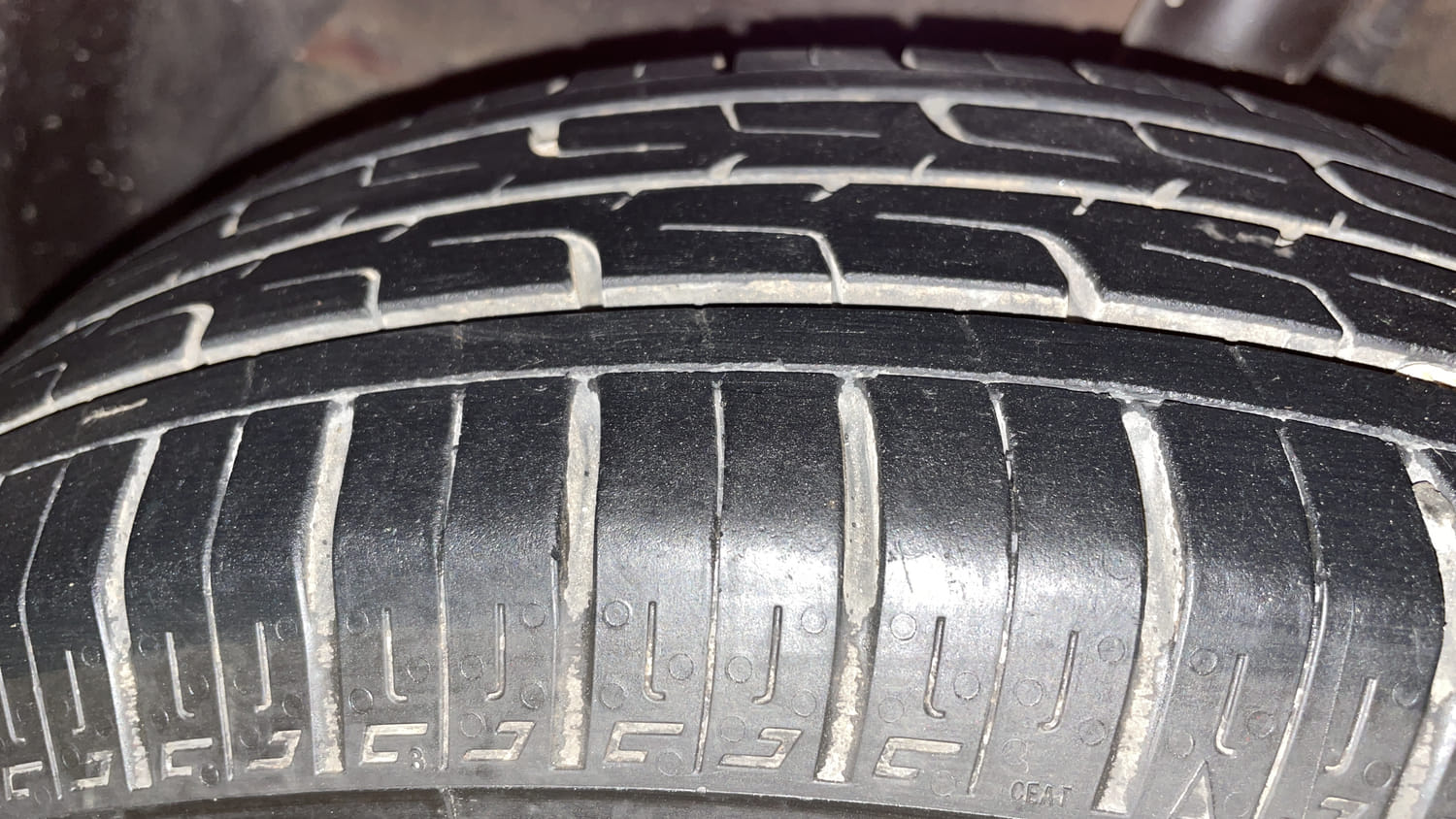 Used 2018 Hyundai Grand i10 Asta 1.2 Kappa VTVT Petrol Manual tyres LEFT FRONT TYRE TREAD VIEW