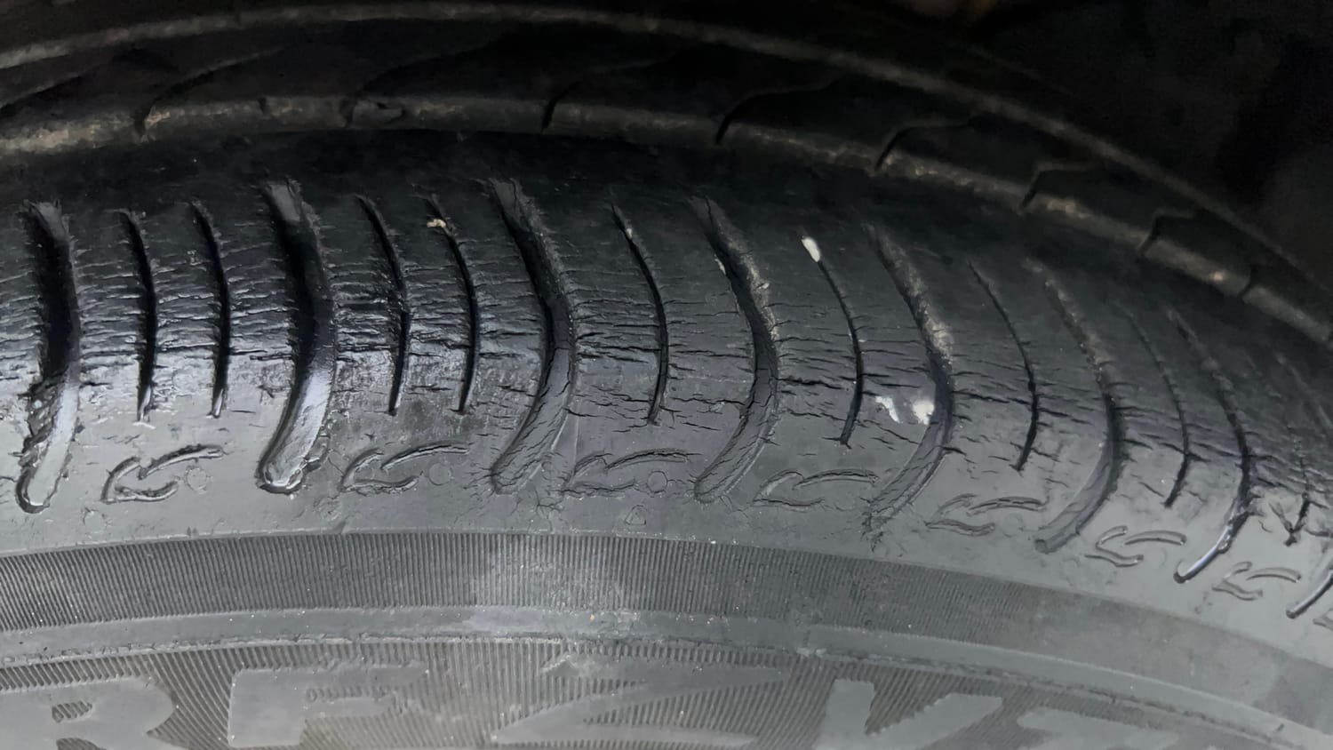 Used 2018 Honda Amaze 1.2 V CVT Petrol Petrol Automatic tyres RIGHT FRONT TYRE TREAD VIEW