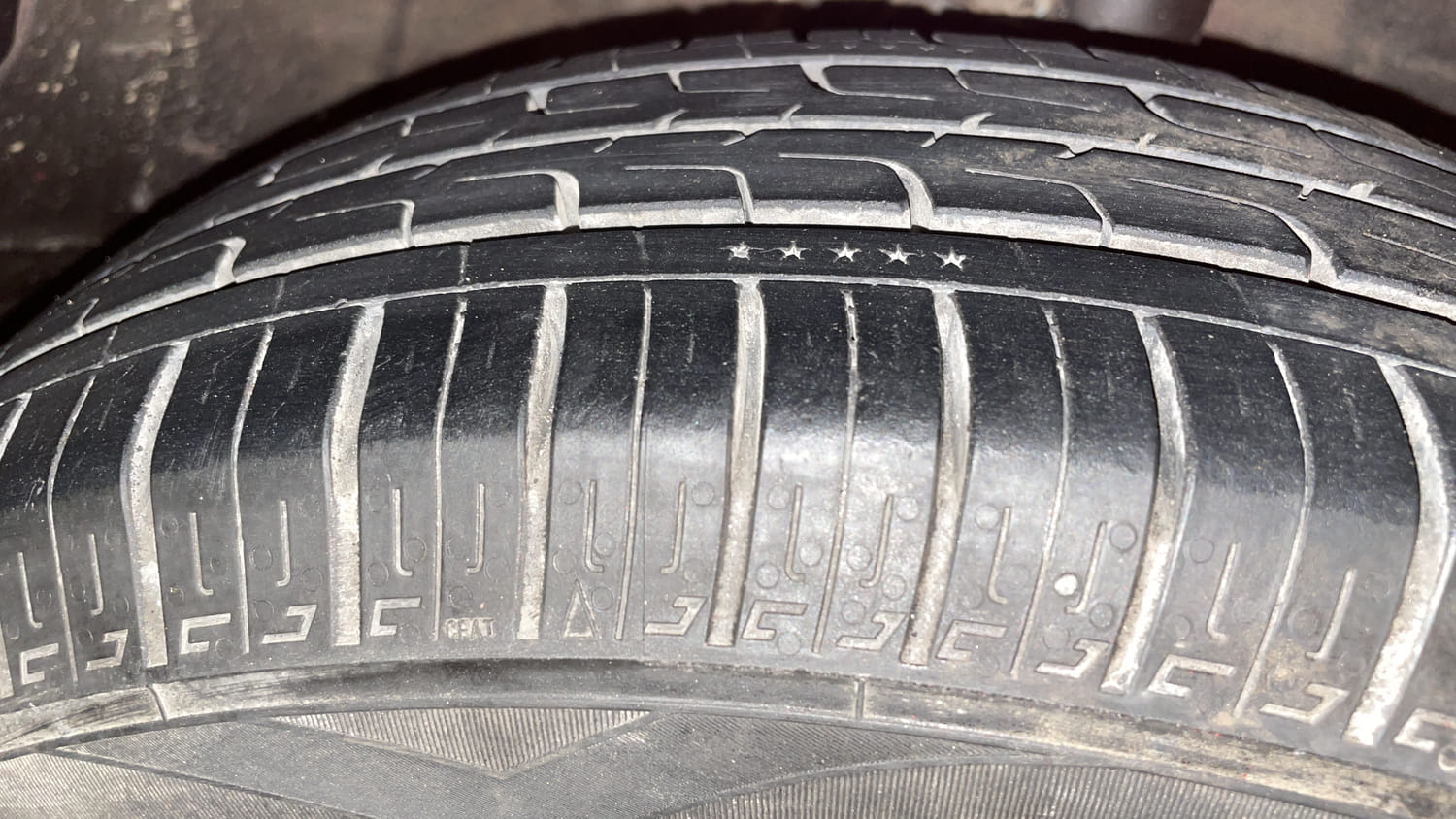 Used 2018 Hyundai Grand i10 Asta 1.2 Kappa VTVT Petrol Manual tyres RIGHT FRONT TYRE TREAD VIEW