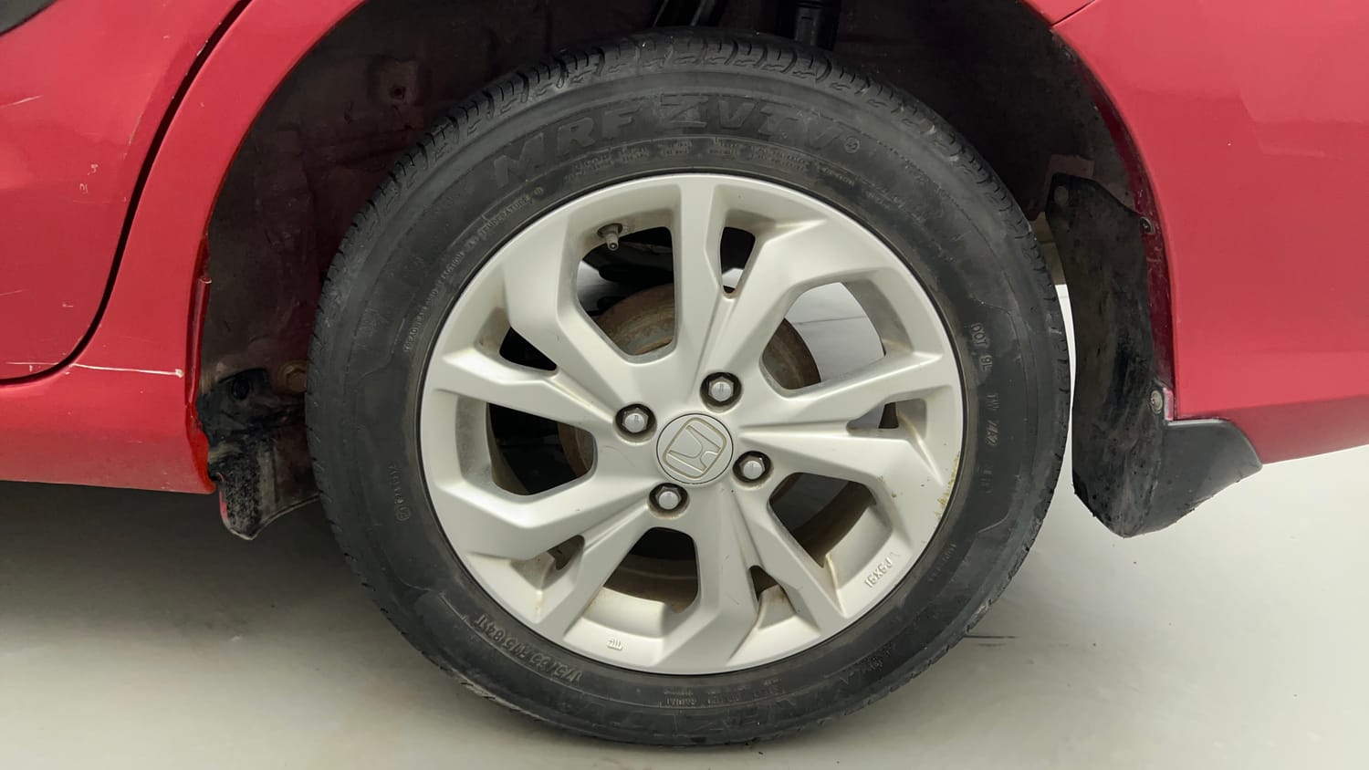 Used 2018 Honda Amaze 1.2 V CVT Petrol Petrol Automatic tyres LEFT REAR TYRE RIM VIEW