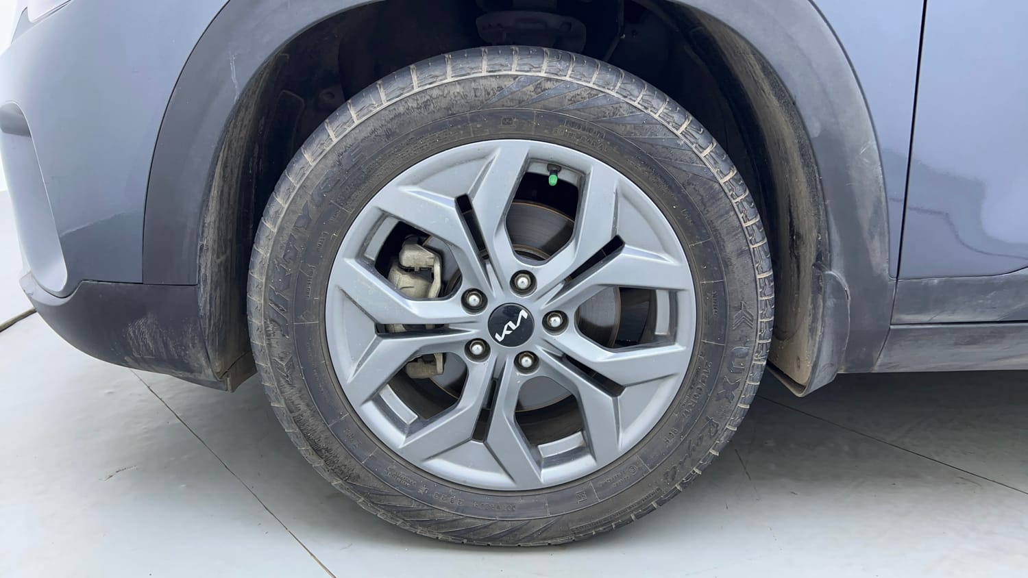 Used 2023 Kia Seltos HTX 1.5 Petrol MT Petrol Manual tyres LEFT FRONT TYRE RIM VIEW