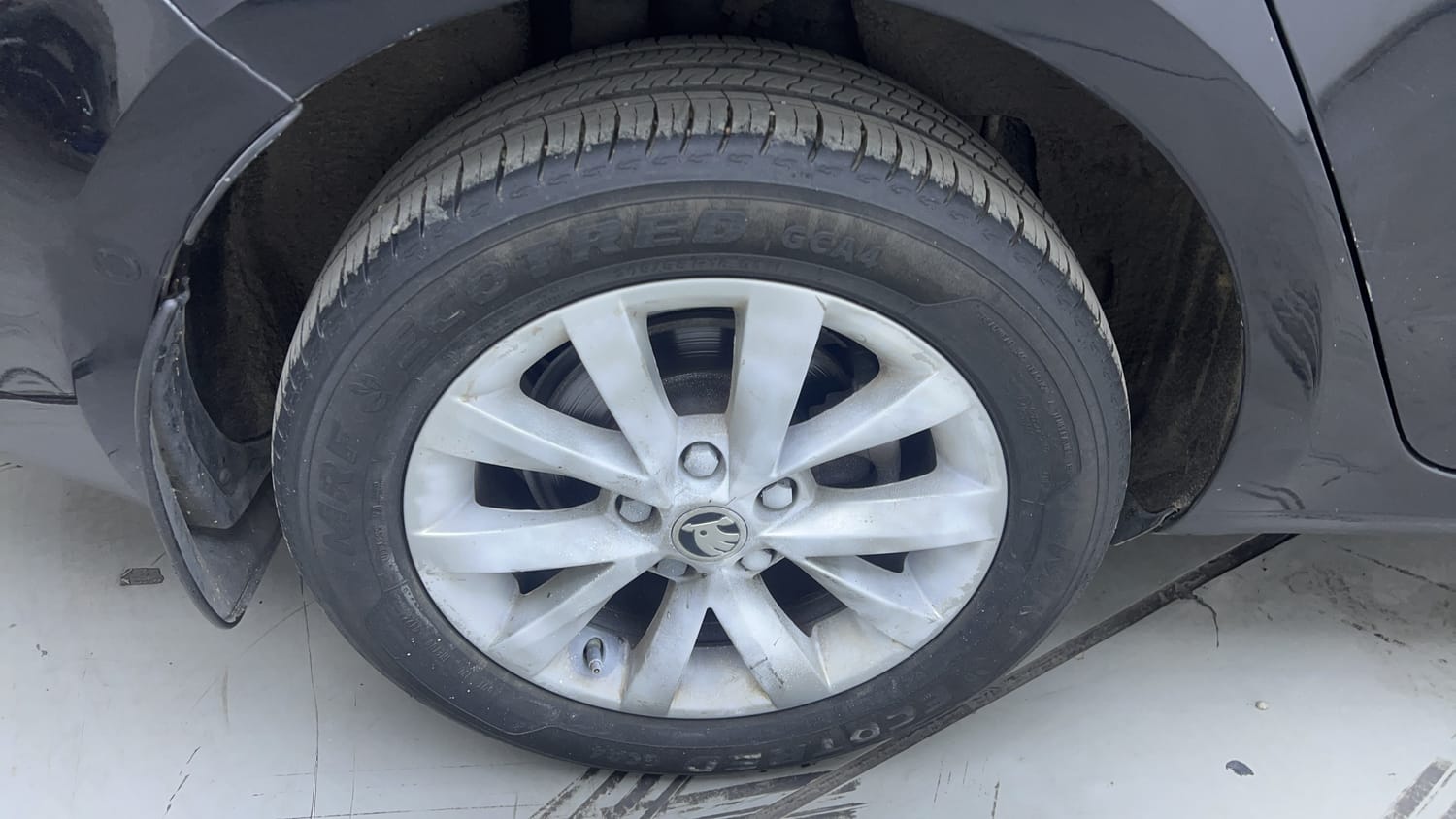 Used 2017 Skoda Octavia 1.8 TSI Style Plus AT Petrol Automatic tyres RIGHT REAR TYRE RIM VIEW