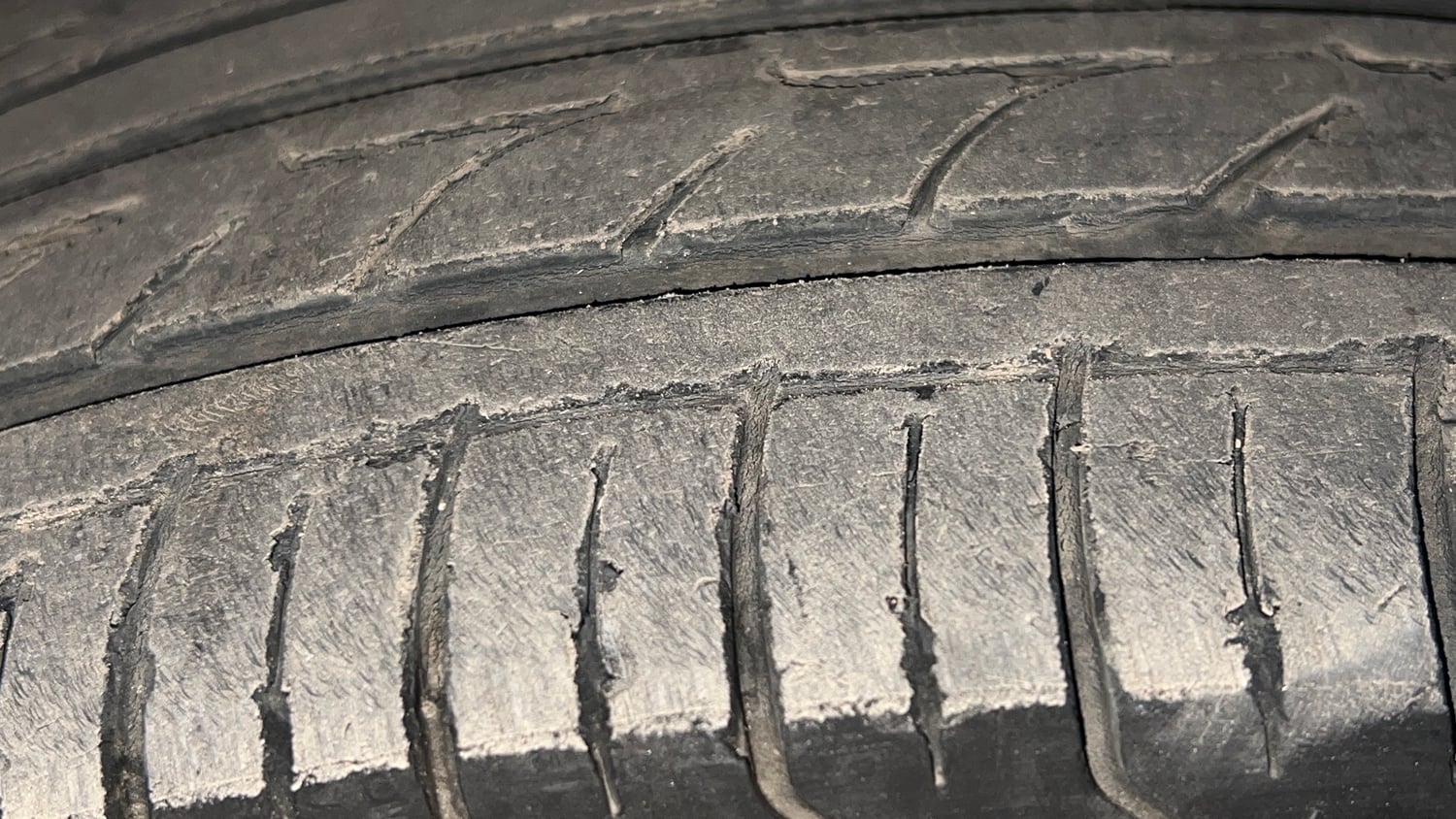 Used 2020 kia Seltos GTX Plus DCT 1.4 Petrol Automatic tyres LEFT FRONT TYRE TREAD VIEW
