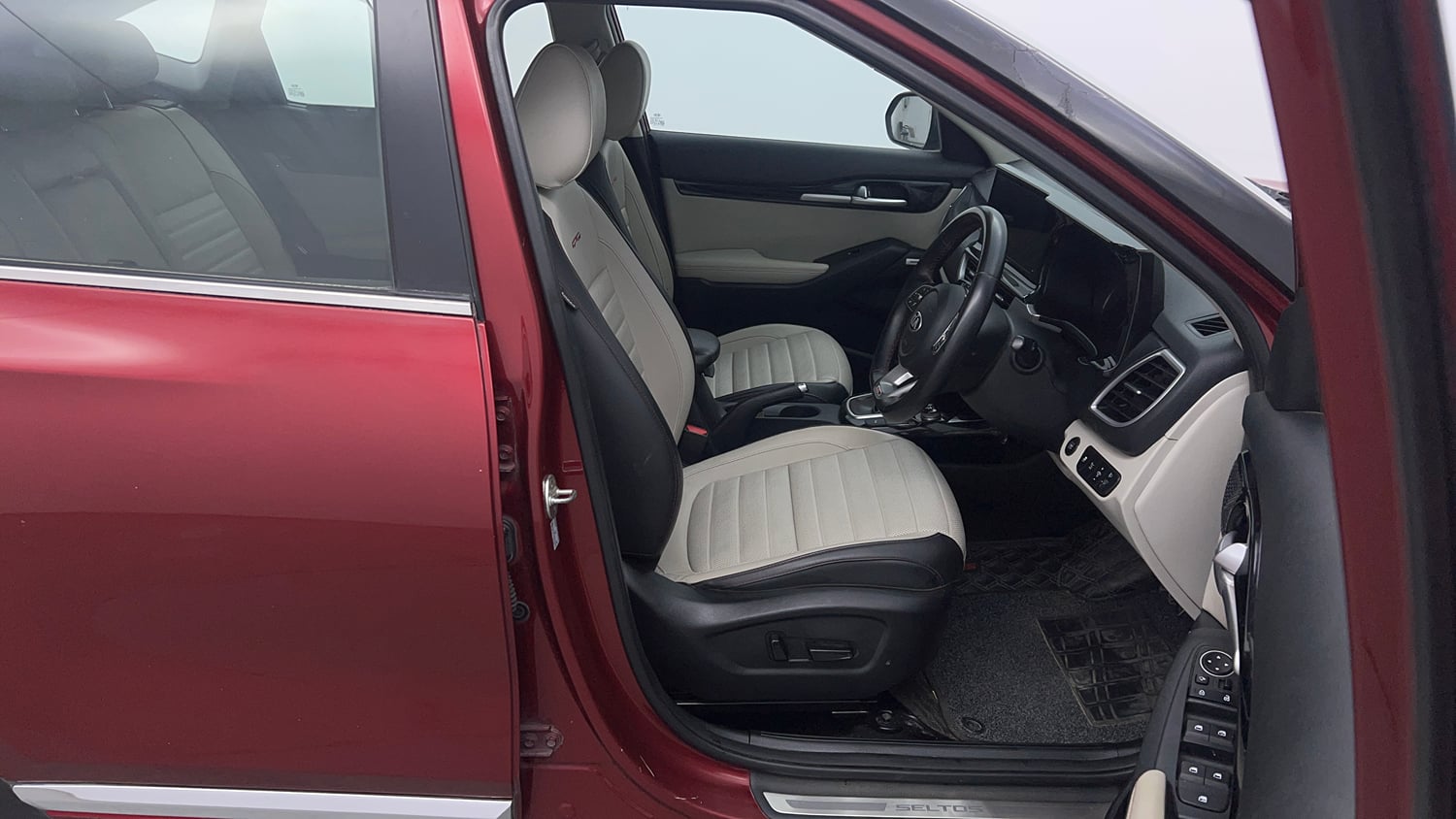 Used 2020 kia Seltos GTX Plus DCT 1.4 Petrol Automatic interior RIGHT SIDE FRONT DOOR CABIN VIEW