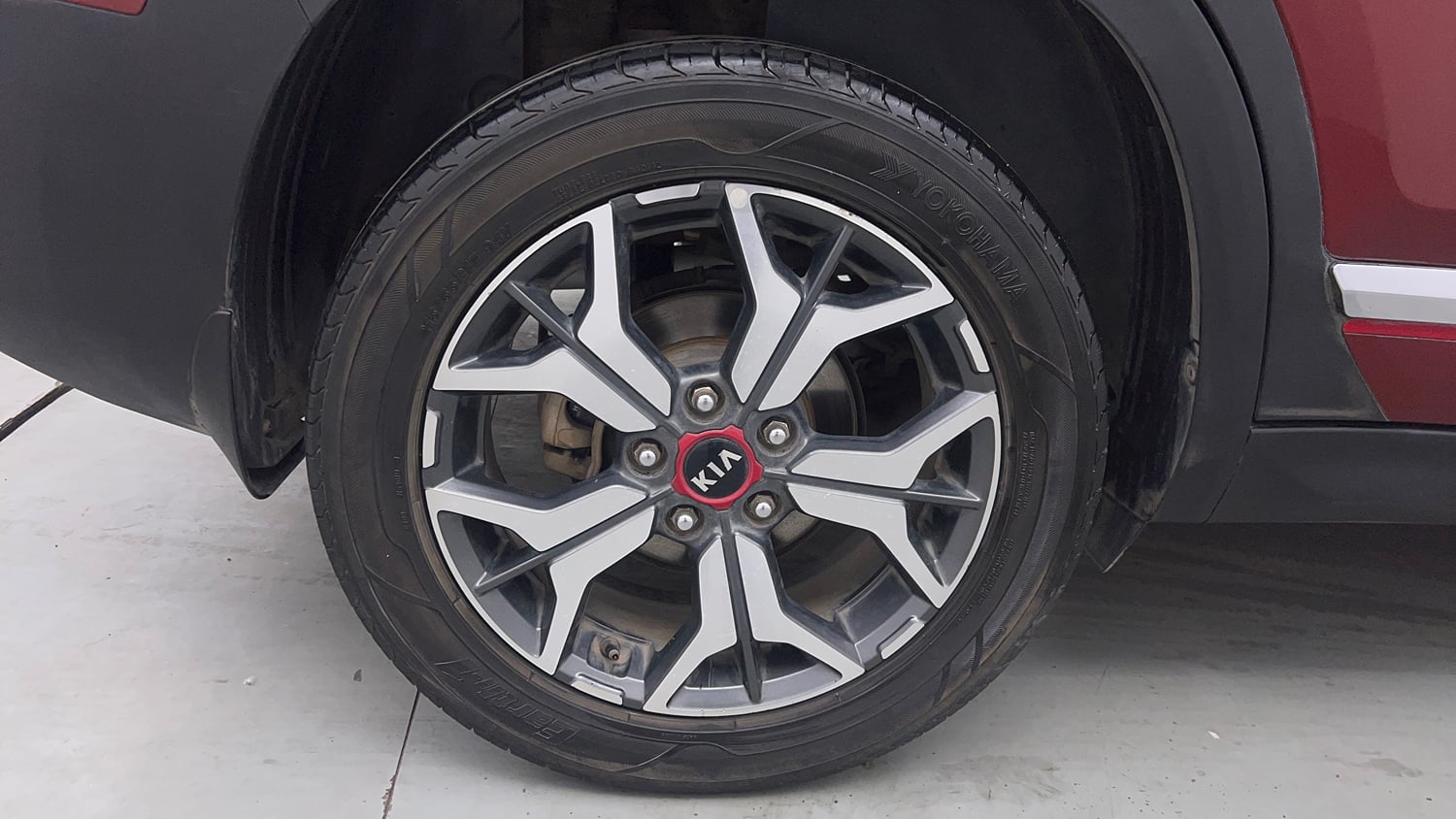 Used 2020 kia Seltos GTX Plus DCT 1.4 Petrol Automatic tyres RIGHT REAR TYRE RIM VIEW