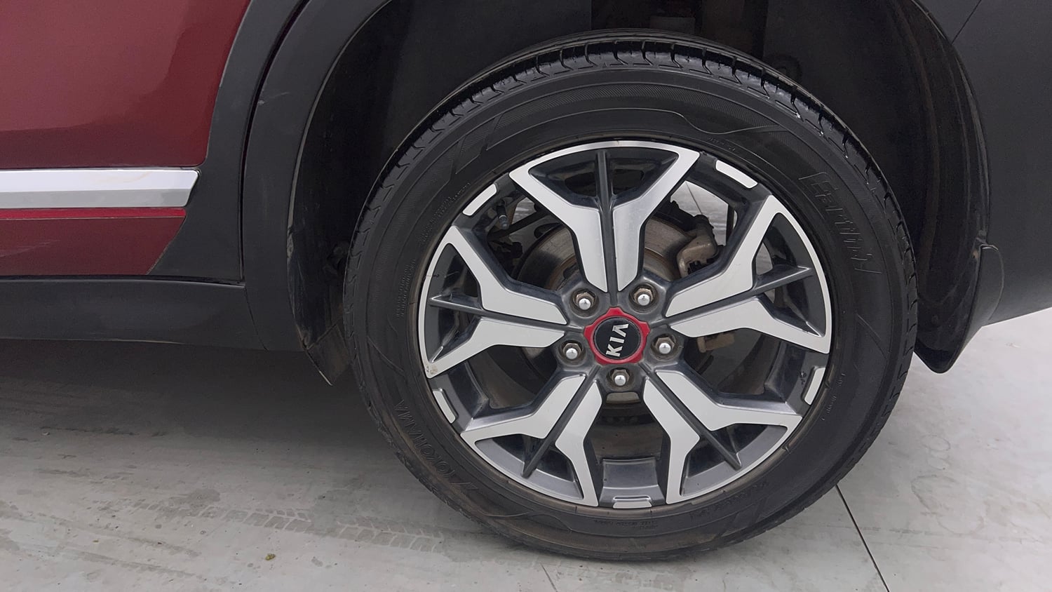 Used 2020 kia Seltos GTX Plus DCT 1.4 Petrol Automatic tyres LEFT REAR TYRE RIM VIEW
