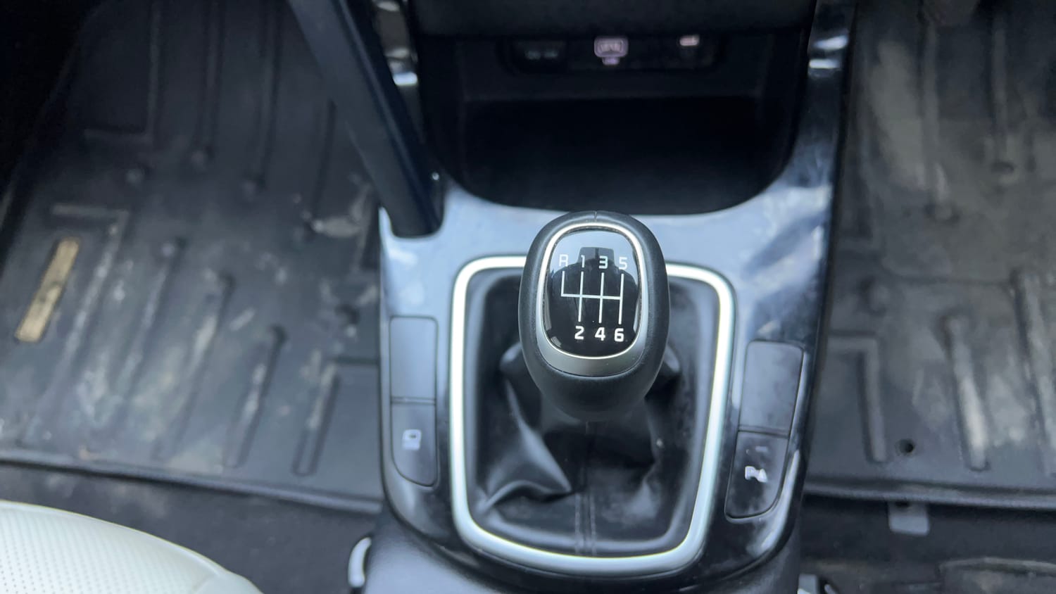 Used 2023 Kia Seltos HTX 1.5 Petrol MT Petrol Manual interior GEAR  KNOB VIEW