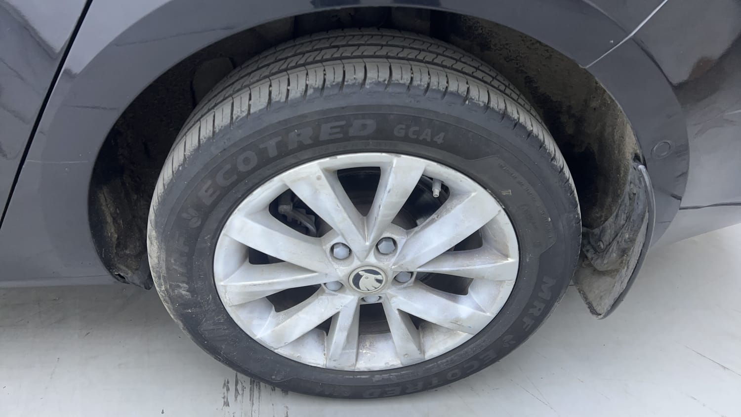 Used 2017 Skoda Octavia 1.8 TSI Style Plus AT Petrol Automatic tyres LEFT REAR TYRE RIM VIEW