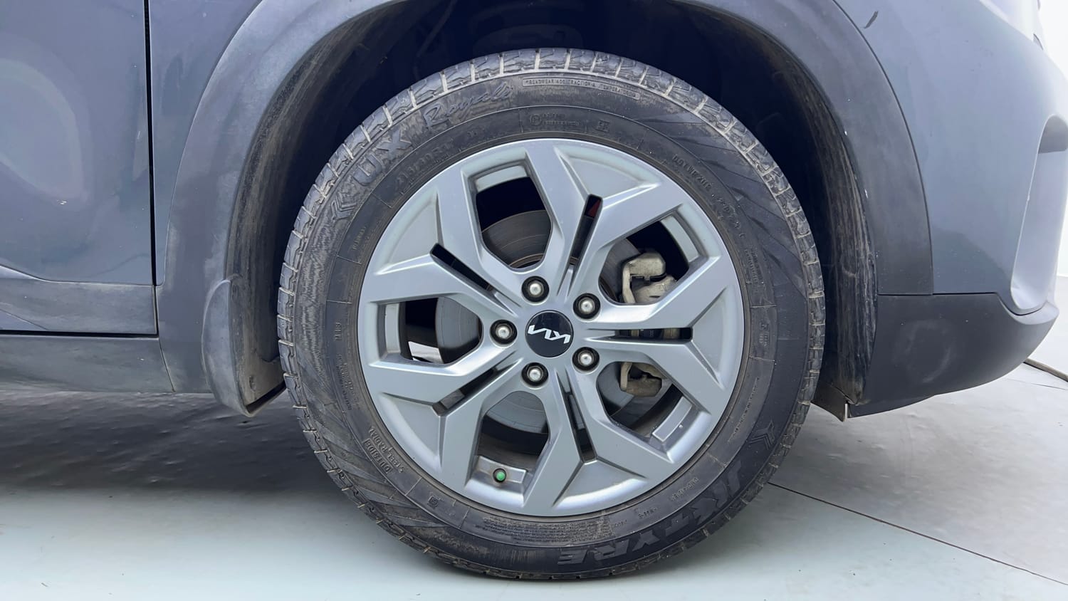 Used 2023 Kia Seltos HTX 1.5 Petrol MT Petrol Manual tyres RIGHT FRONT TYRE RIM VIEW