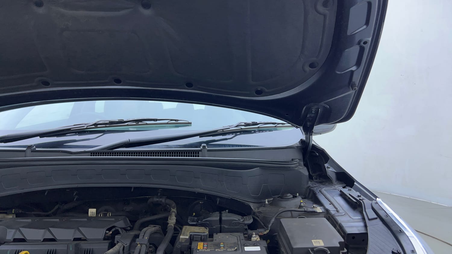 Used 2023 Kia Seltos HTX 1.5 Petrol MT Petrol Manual engine ENGINE LEFT SIDE HINGE & APRON VIEW