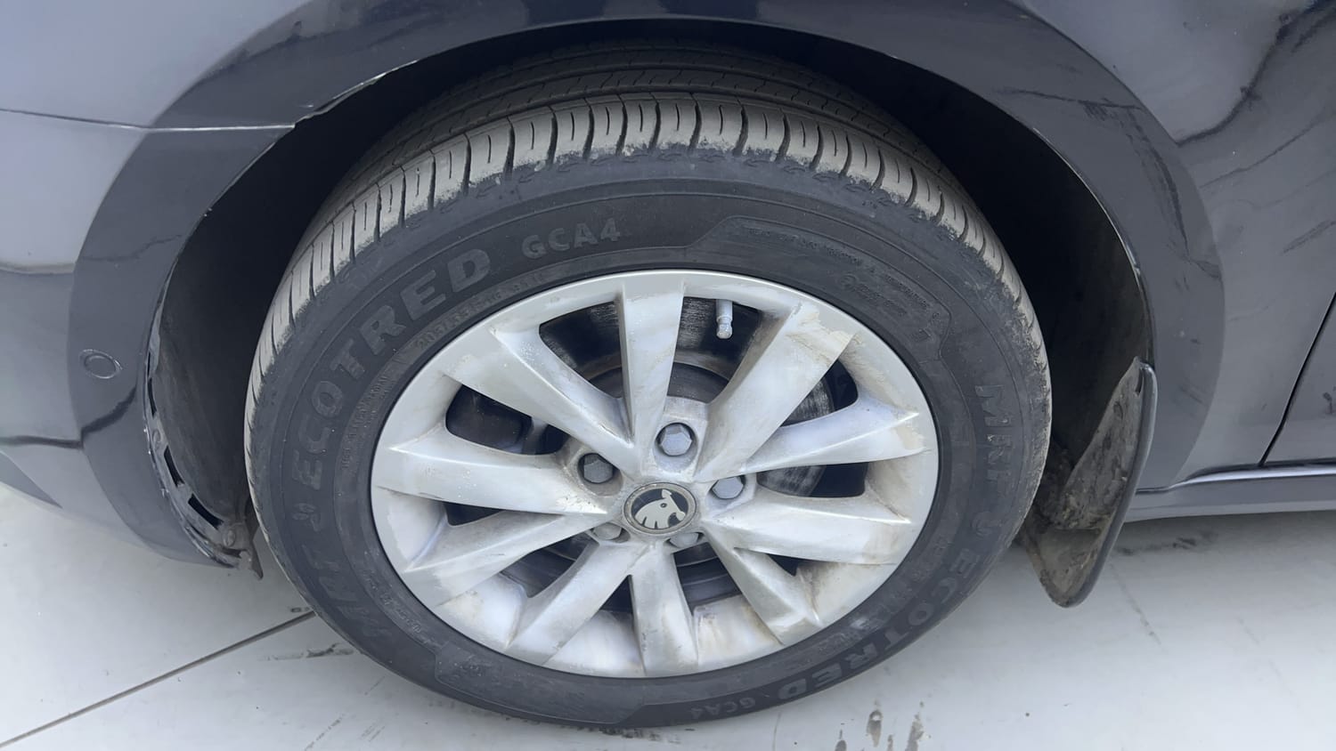 Used 2017 Skoda Octavia 1.8 TSI Style Plus AT Petrol Automatic tyres LEFT FRONT TYRE RIM VIEW