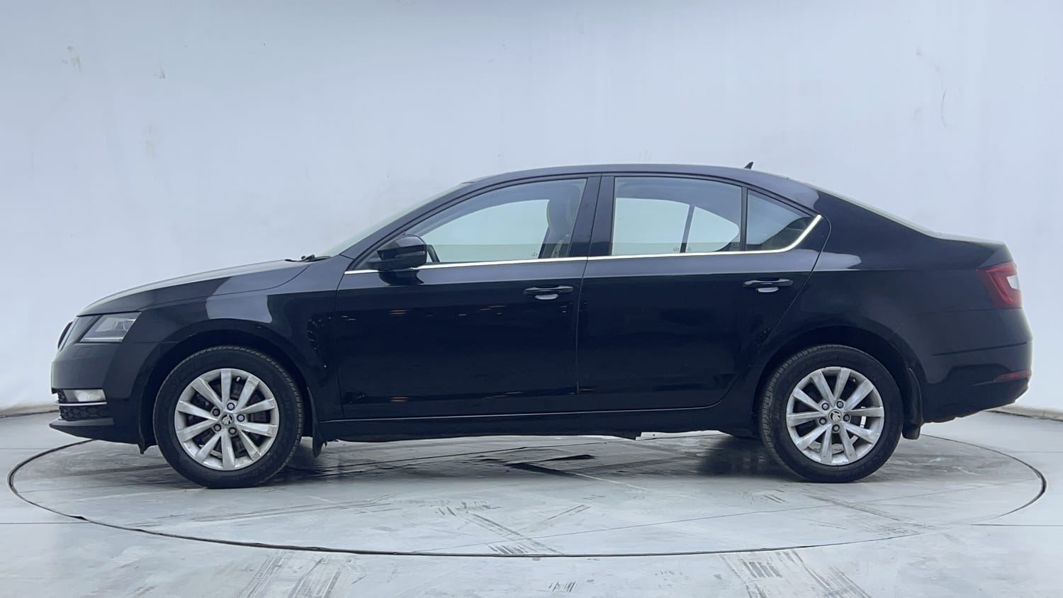 Used 2017 Skoda Octavia 1.8 TSI Style Plus AT Petrol Automatic exterior LEFT SIDE VIEW