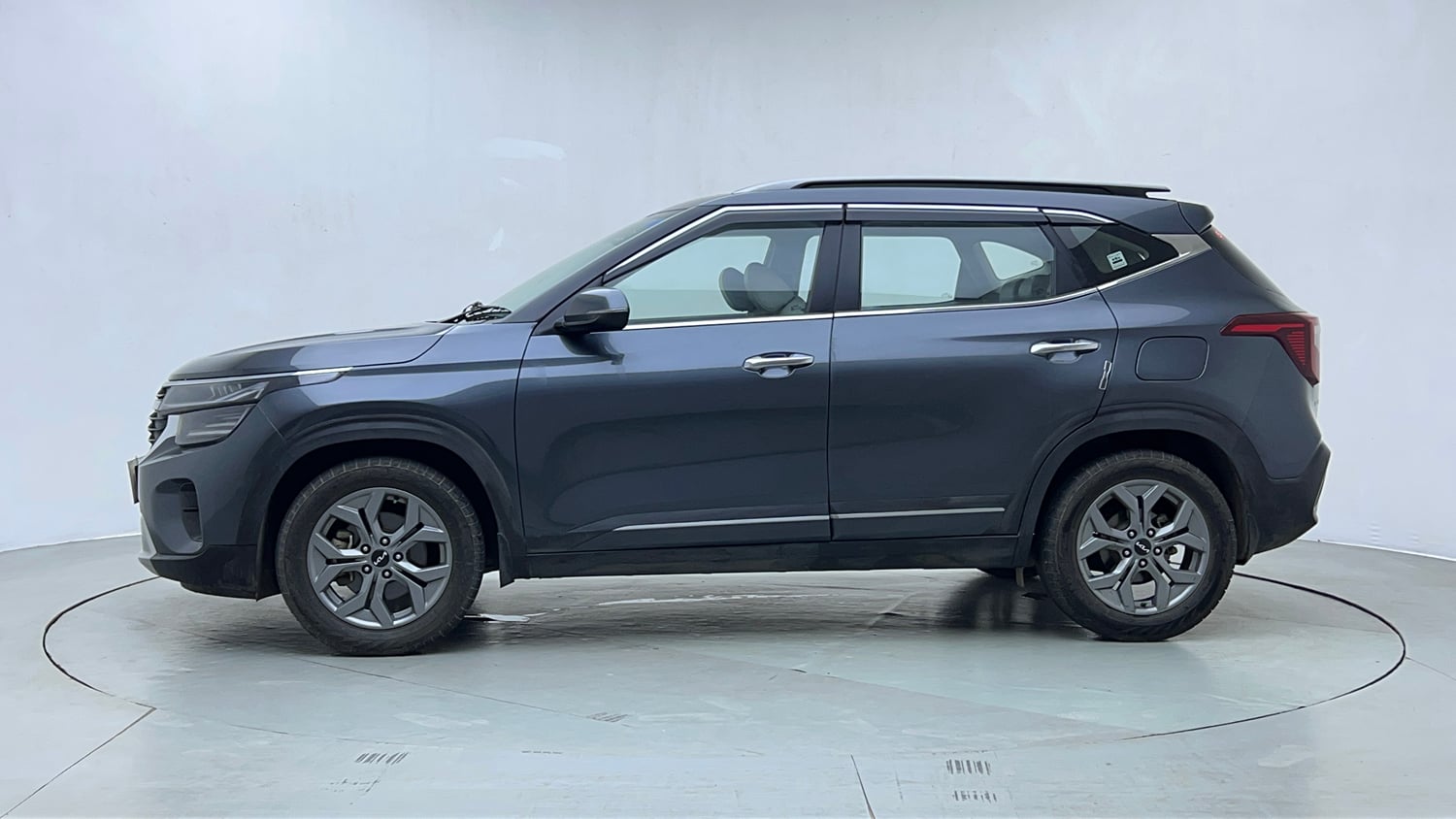 Used 2023 Kia Seltos HTX 1.5 Petrol MT Petrol Manual exterior LEFT SIDE VIEW