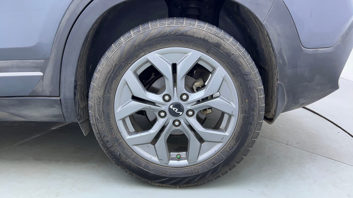 Used 2023 Kia Seltos HTX 1.5 Petrol MT Petrol Manual tyres LEFT REAR TYRE RIM VIEW