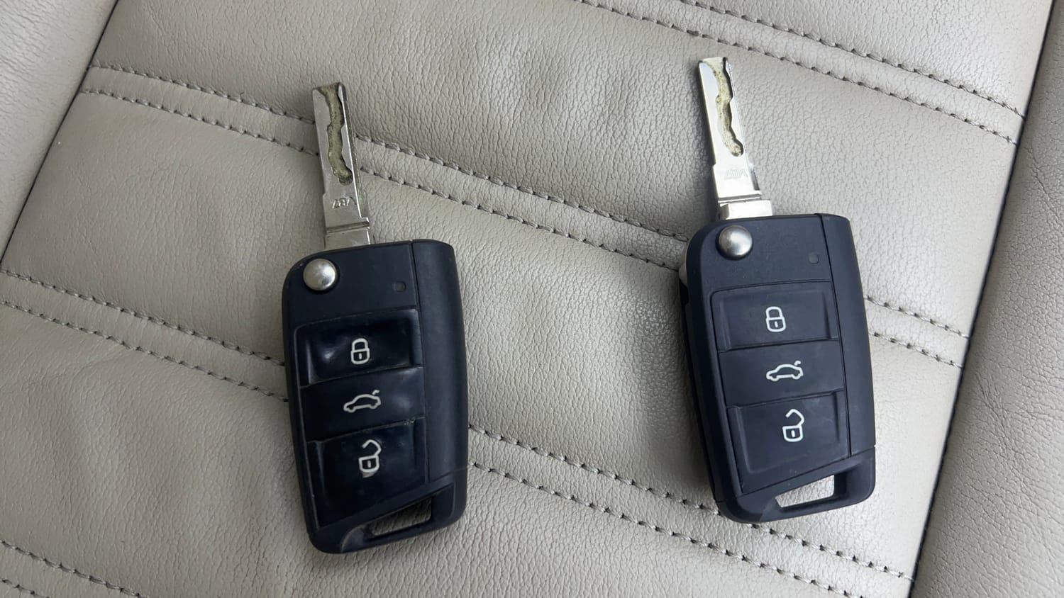 Used 2017 Skoda Octavia 1.8 TSI Style Plus AT Petrol Automatic extra CAR KEY VIEW