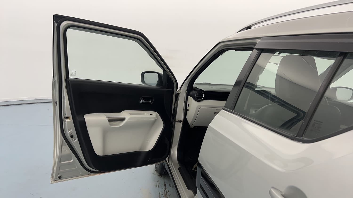 Used 2019 Maruti Suzuki Ignis Alpha 1.2 MT Petrol Manual interior LEFT FRONT DOOR OPEN VIEW