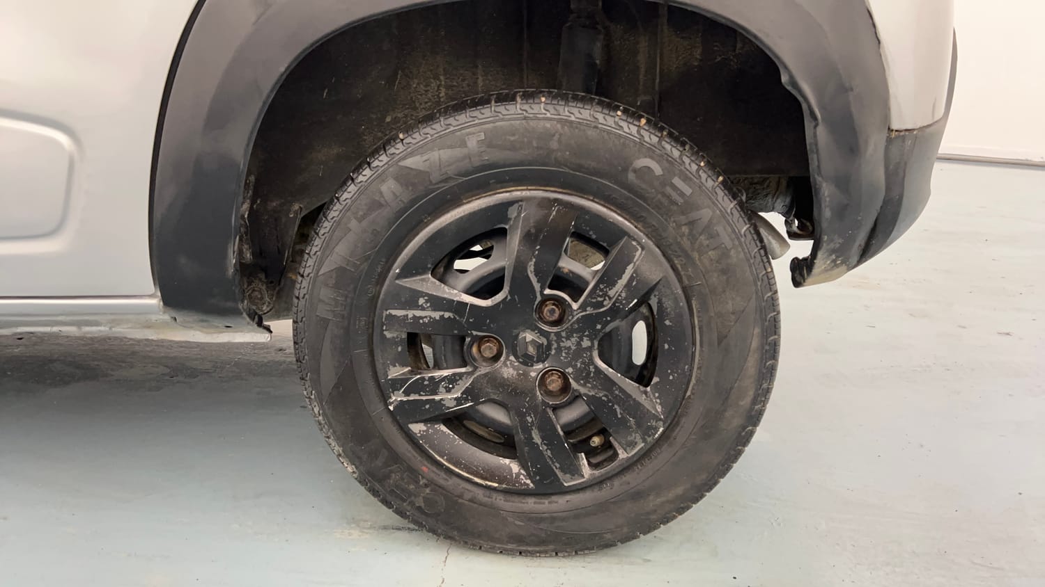 Used 2019 Renault Kwid RXT Opt Petrol Manual tyres LEFT REAR TYRE RIM VIEW