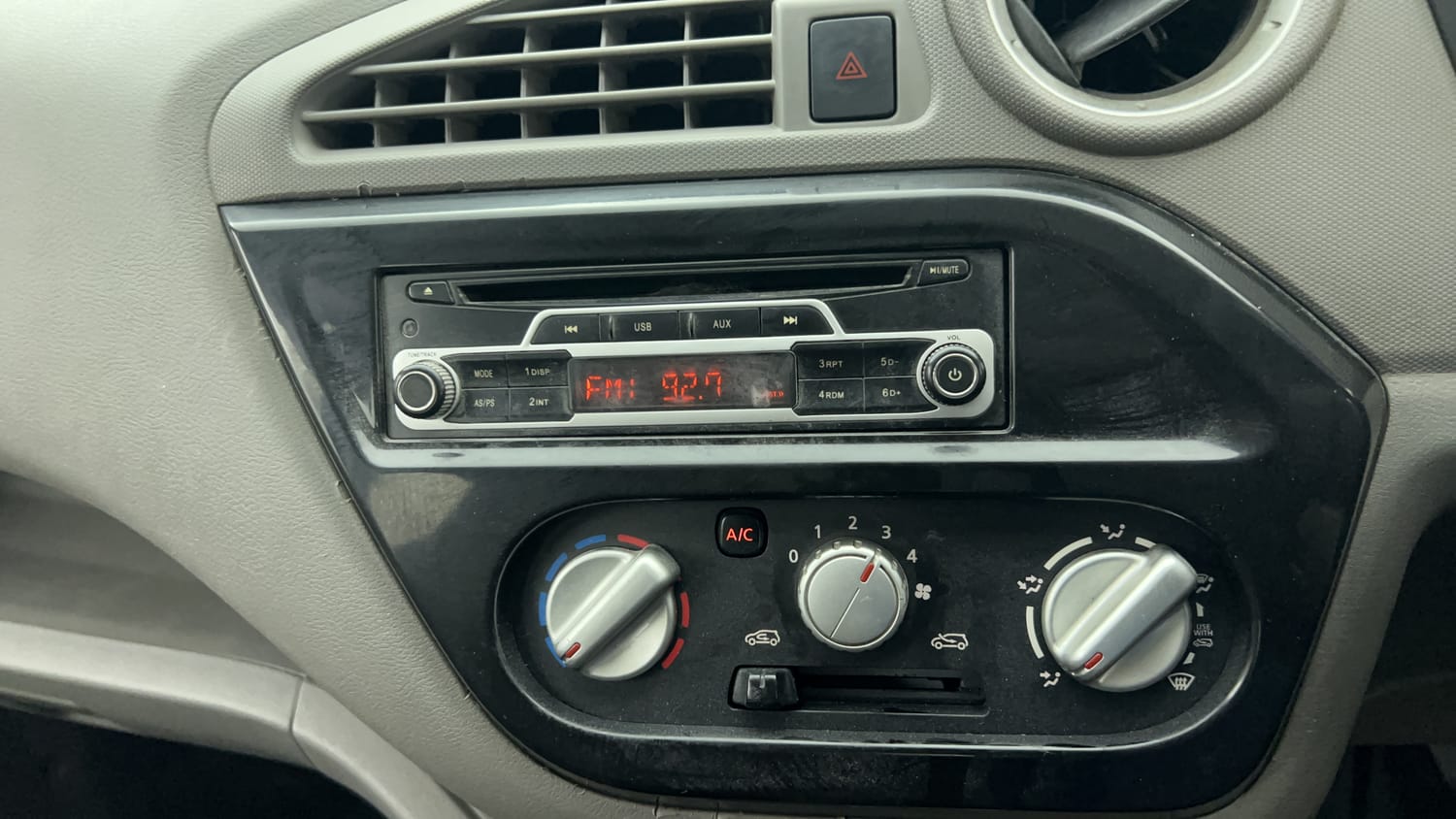 Used 2017 Datsun Redi-GO T (O) Petrol Manual interior MUSIC SYSTEM & AC CONTROL VIEW
