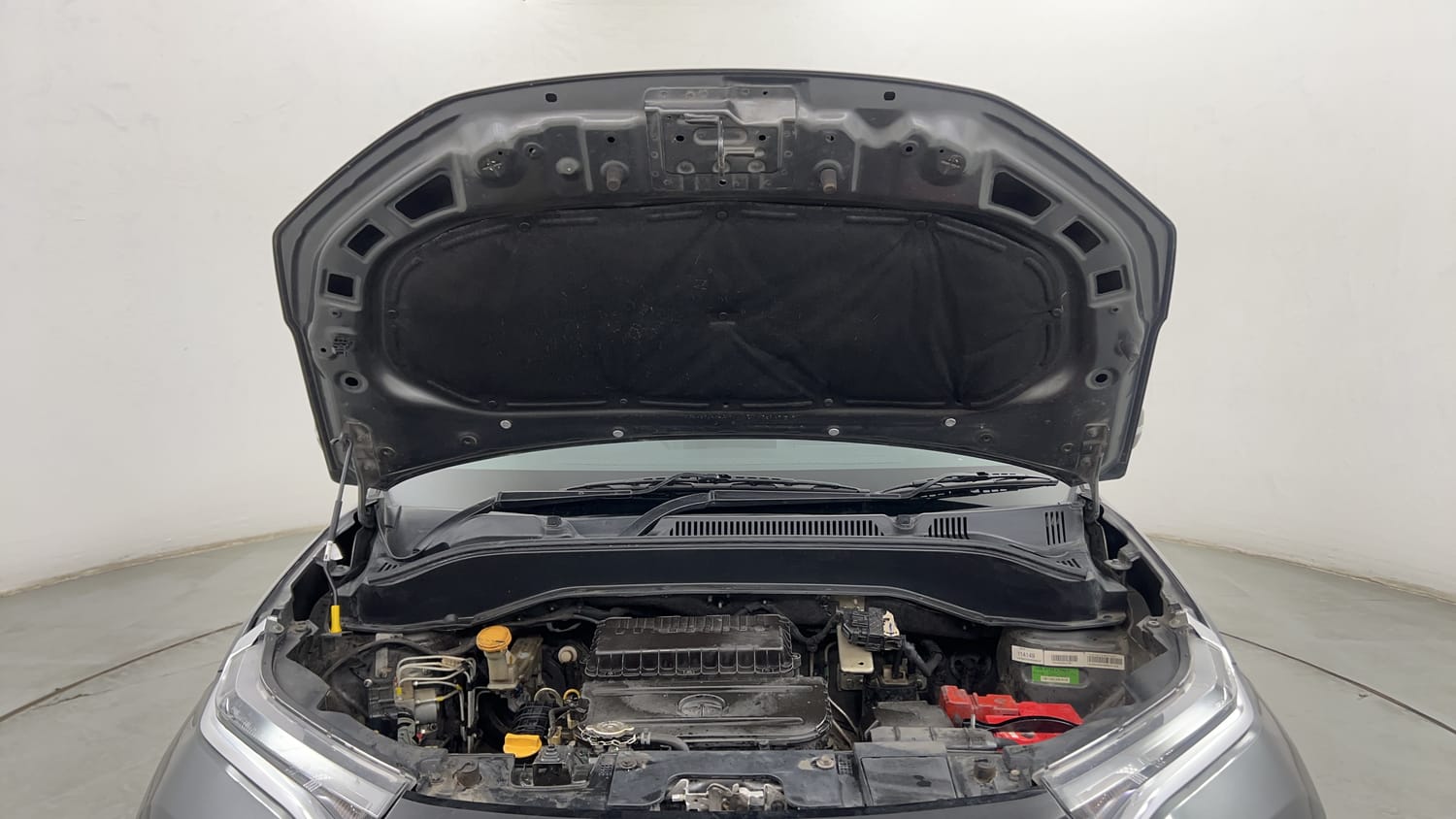 Used 2022 Tata Punch Accomplished MT Petrol Manual engine ENGINE & BONNET OPEN FRONT VIEW