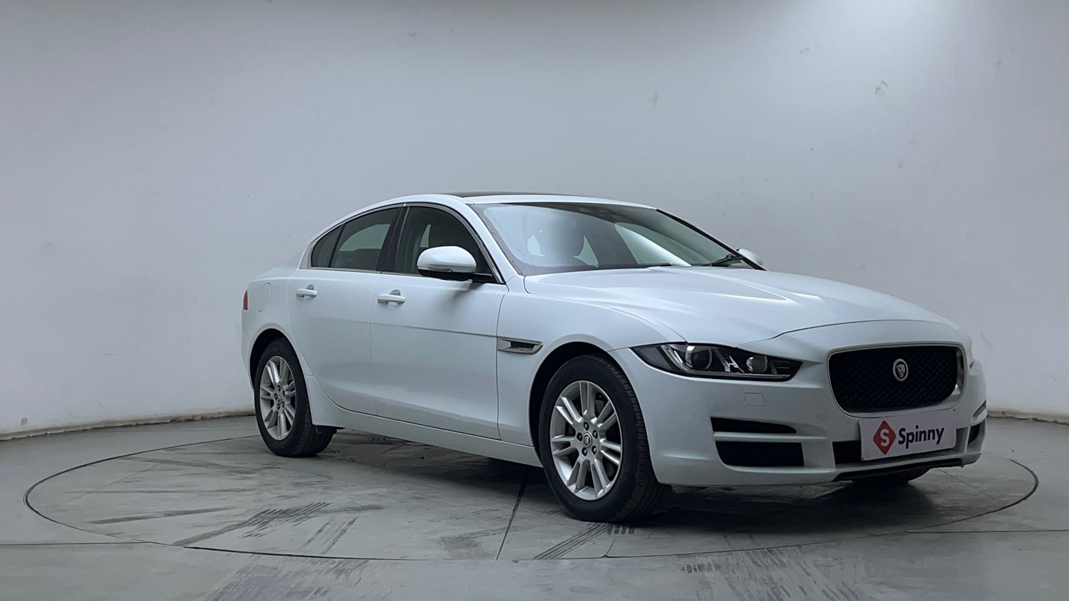Used 2018 Jaguar XE Prestige Diesel Diesel Automatic exterior RIGHT FRONT CORNER VIEW