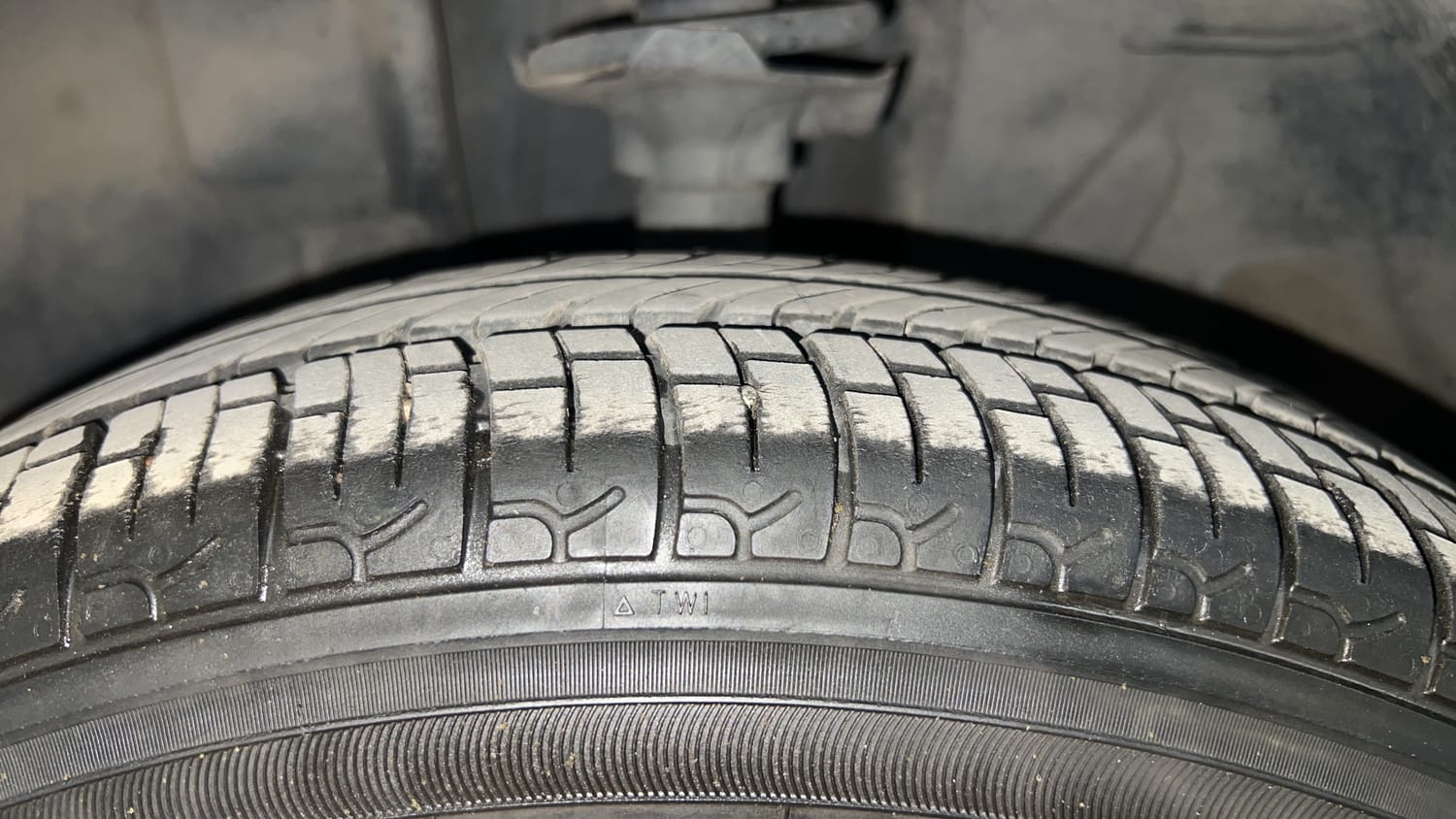 Used 2017 Datsun Redi-GO T (O) Petrol Manual tyres LEFT FRONT TYRE TREAD VIEW