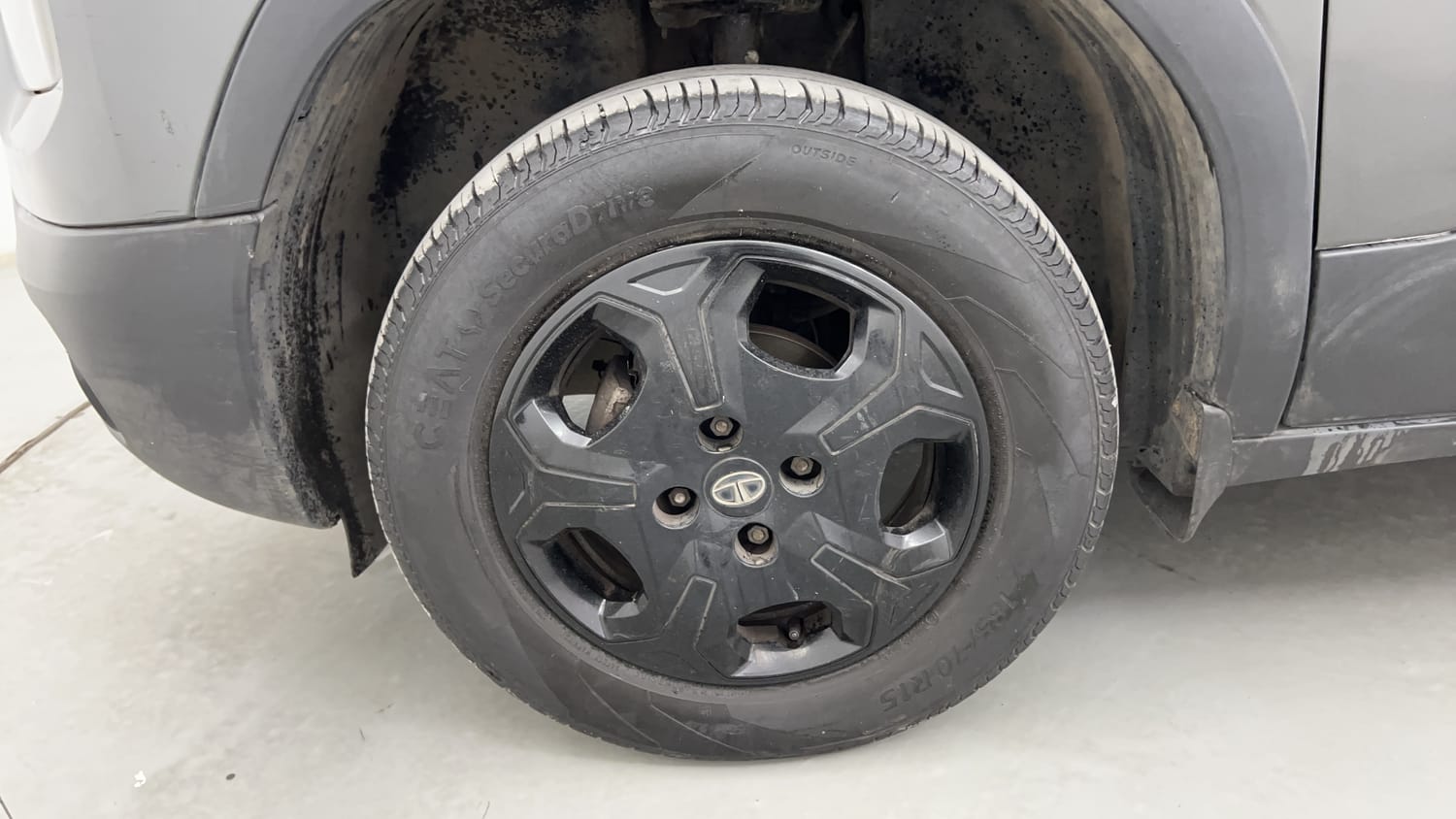 Used 2022 Tata Punch Accomplished MT Petrol Manual tyres LEFT FRONT TYRE RIM VIEW