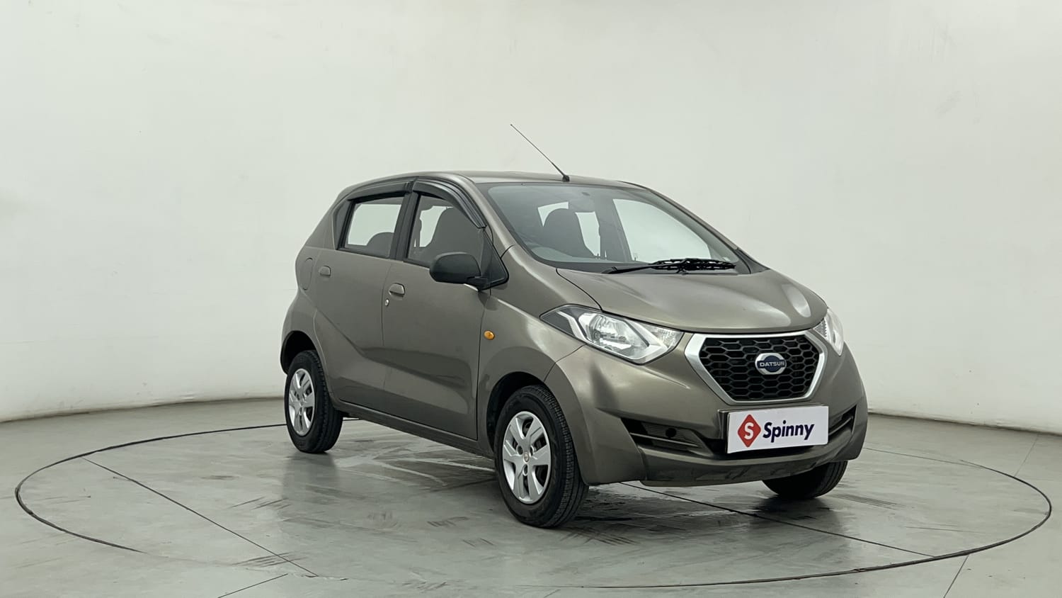 Used 2017 Datsun Redi-GO T (O) Petrol Manual exterior RIGHT FRONT CORNER VIEW