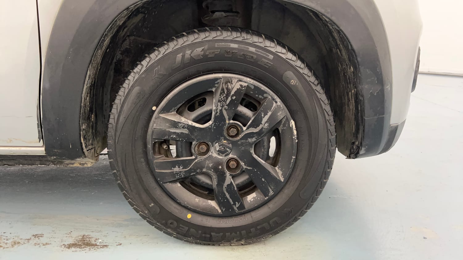 Used 2019 Renault Kwid RXT Opt Petrol Manual tyres RIGHT FRONT TYRE RIM VIEW
