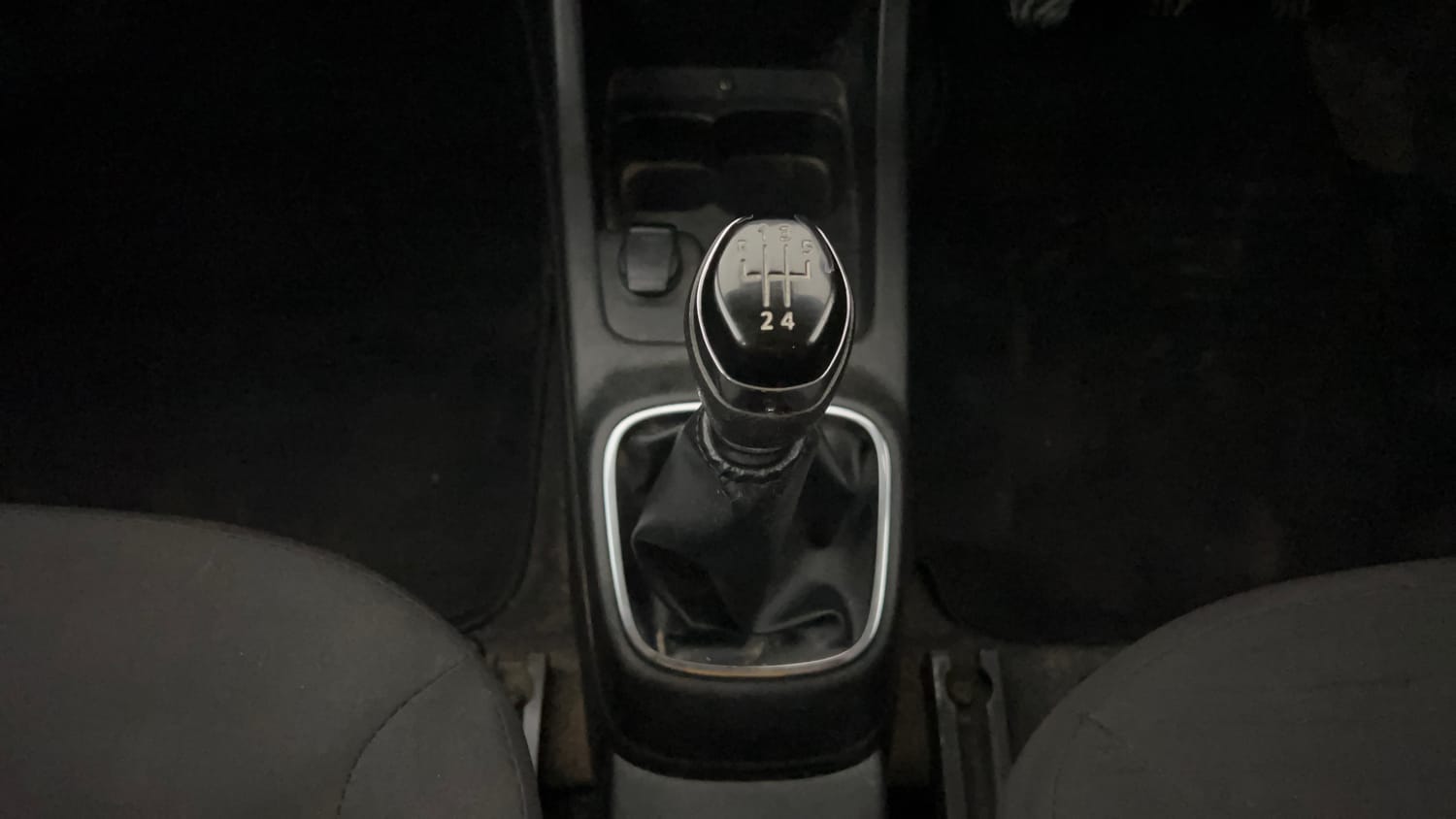 Used 2019 Renault Kwid RXT Opt Petrol Manual interior GEAR  KNOB VIEW