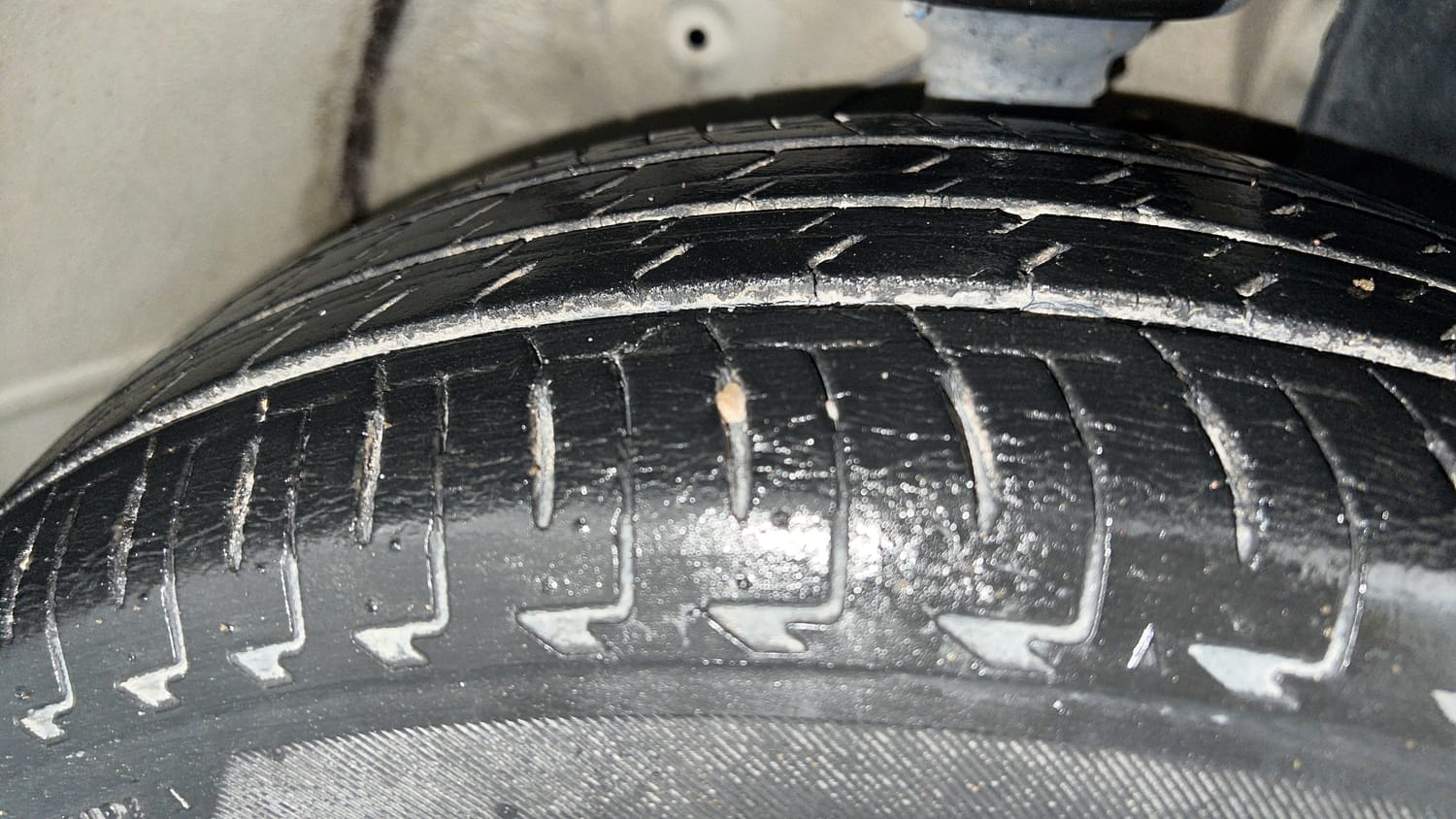 Used 2019 Maruti Suzuki Ignis Alpha 1.2 MT Petrol Manual tyres RIGHT FRONT TYRE TREAD VIEW