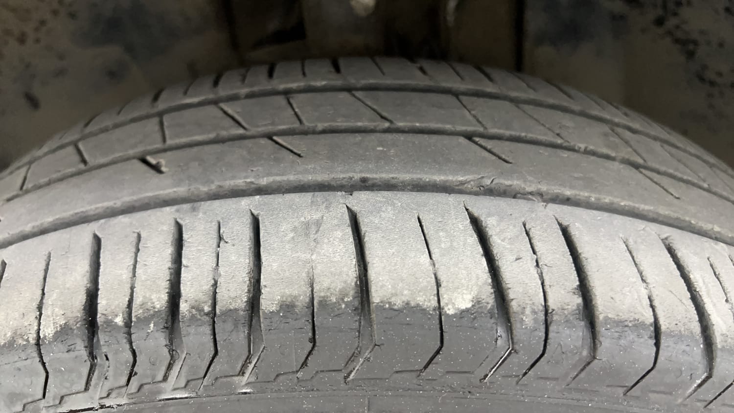 Used 2022 Tata Punch Accomplished MT Petrol Manual tyres LEFT FRONT TYRE TREAD VIEW