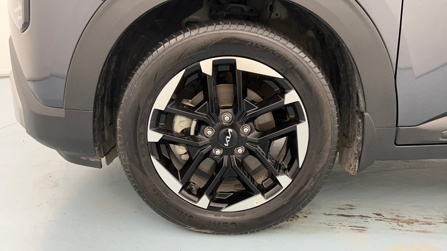 Used 2025 Kia Carens Clavis HTK Plus (O) 1.5 Diesel MT Diesel Manual tyres LEFT FRONT TYRE RIM VIEW