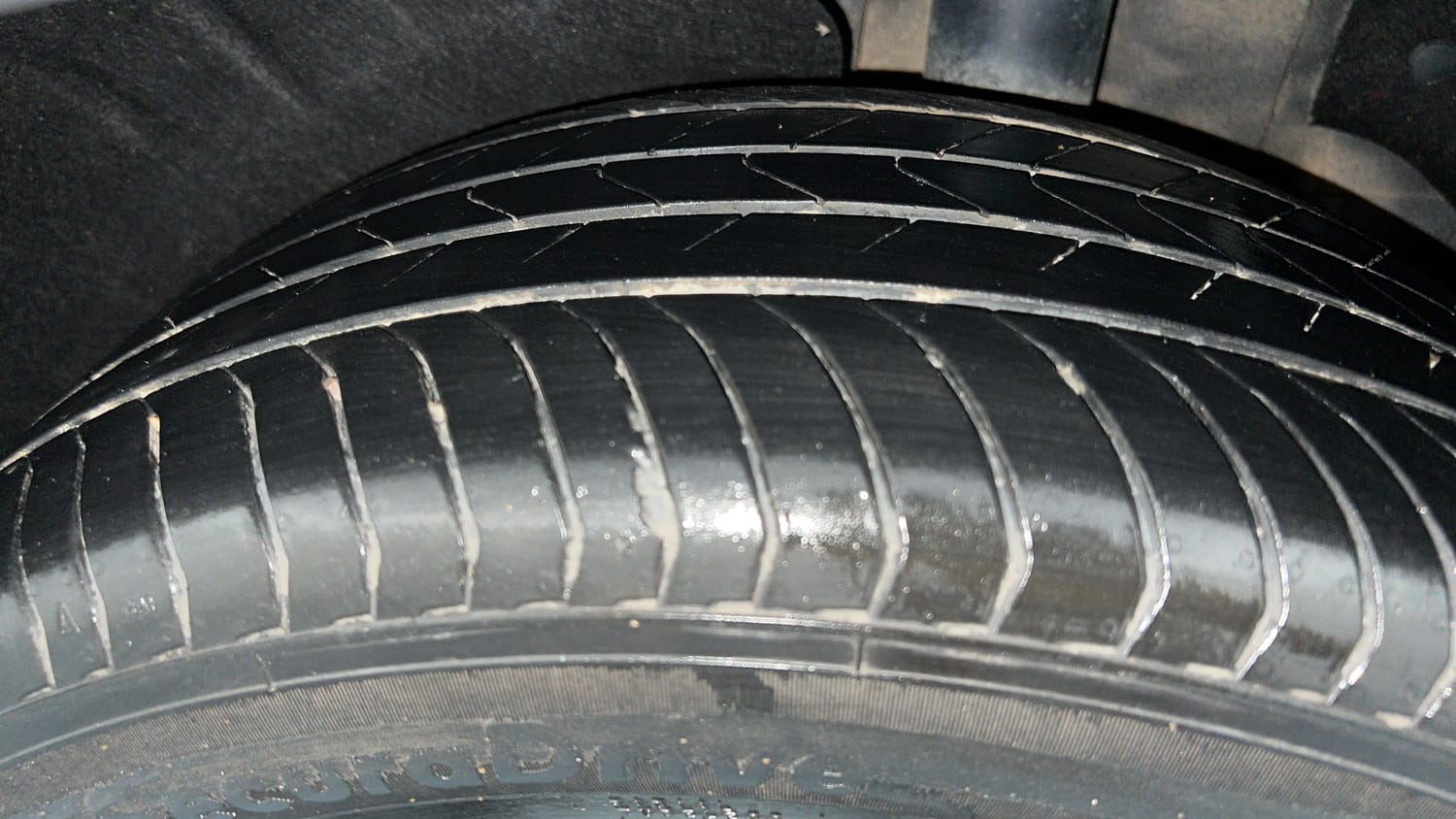 Used 2025 Kia Carens Clavis HTK Plus (O) 1.5 Diesel MT Diesel Manual tyres LEFT REAR TYRE TREAD VIEW