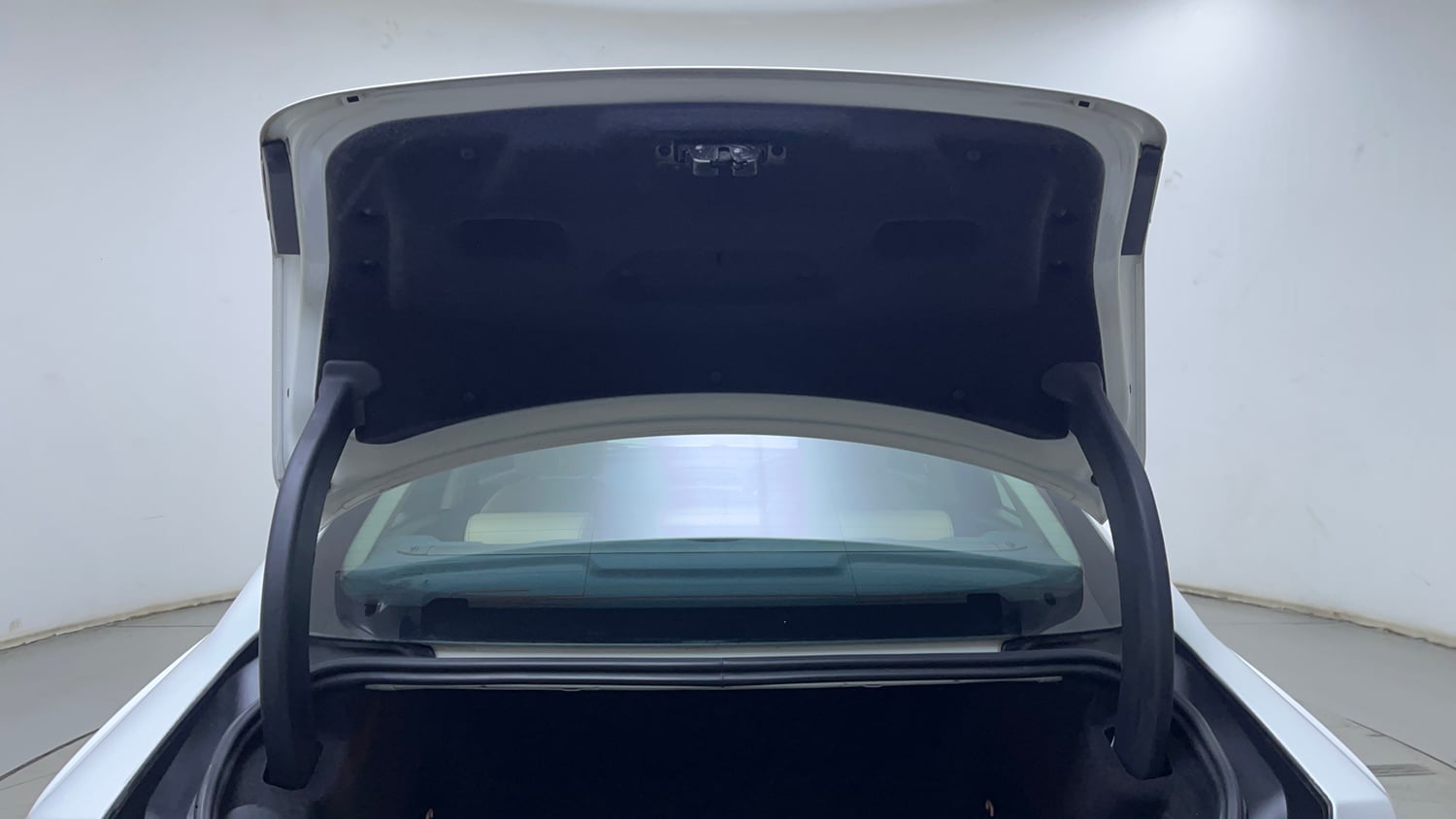 Used 2018 Jaguar XE Prestige Diesel Diesel Automatic interior DICKY DOOR OPEN VIEW