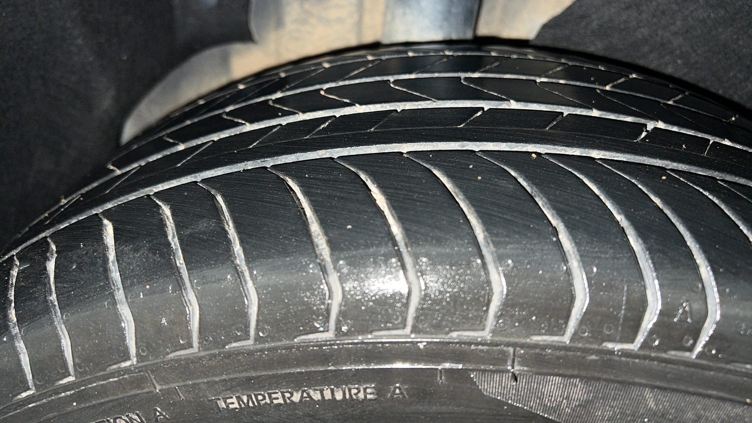 Used 2025 Kia Carens Clavis HTK Plus (O) 1.5 Diesel MT Diesel Manual tyres RIGHT REAR TYRE TREAD VIEW