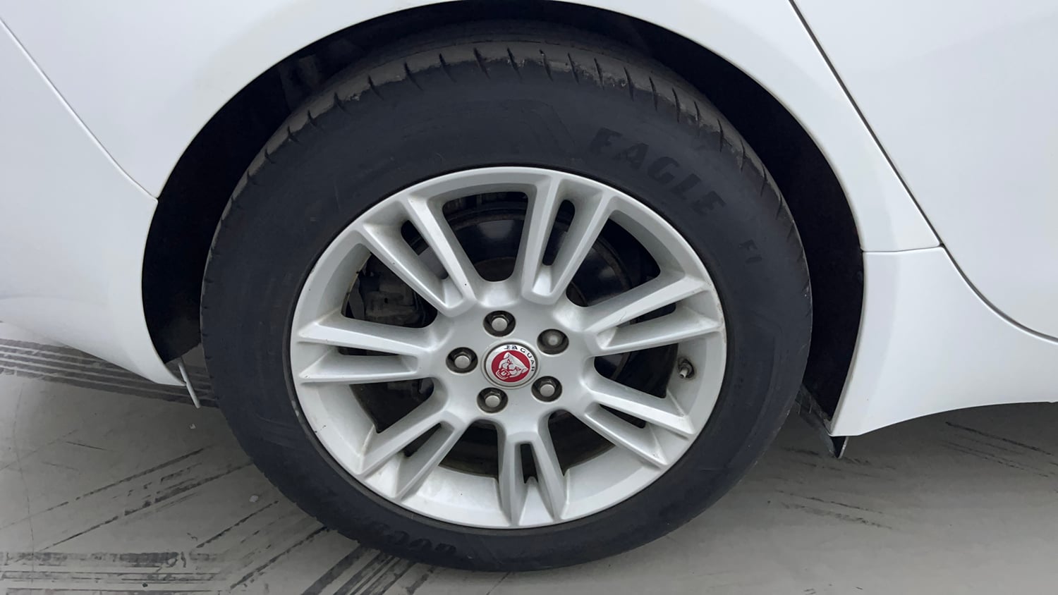 Used 2018 Jaguar XE Prestige Diesel Diesel Automatic tyres RIGHT REAR TYRE RIM VIEW