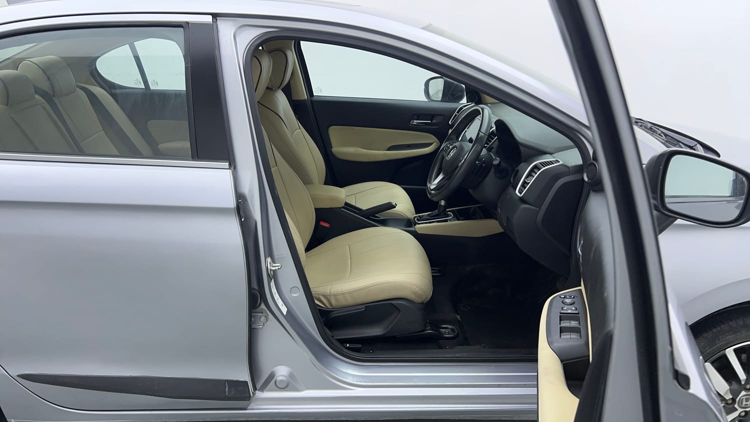 Used 2022 Honda City VX CVT Petrol Petrol Automatic interior RIGHT SIDE FRONT DOOR CABIN VIEW