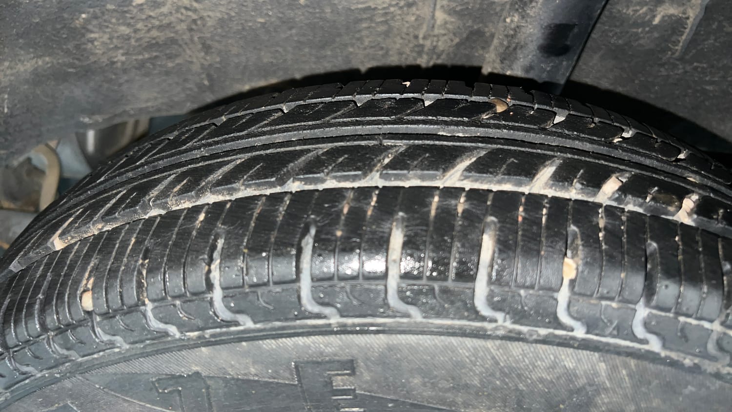Used 2019 Renault Kwid RXT Opt Petrol Manual tyres LEFT REAR TYRE TREAD VIEW