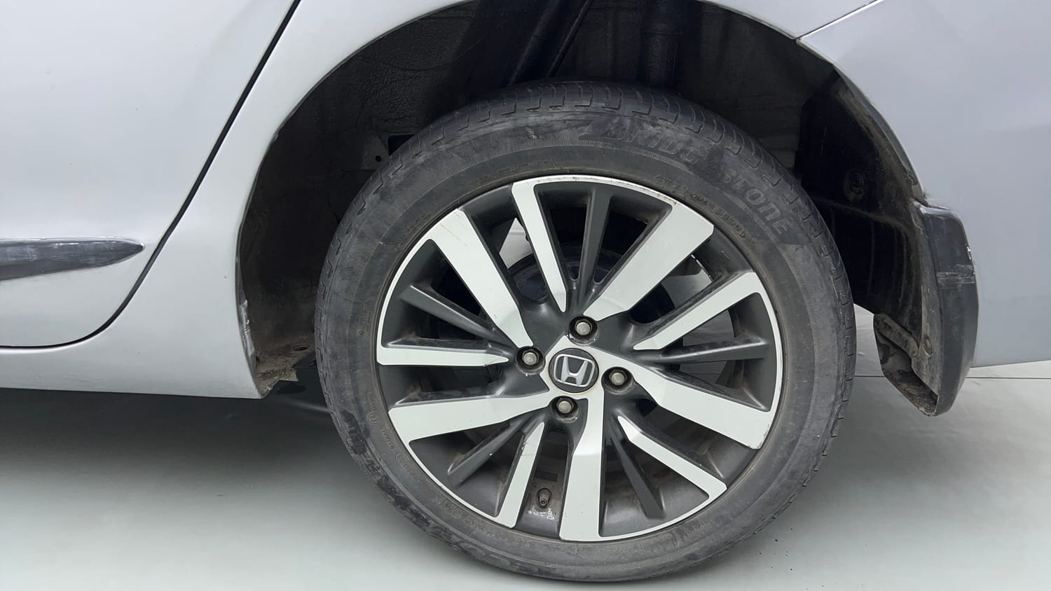 Used 2022 Honda City VX CVT Petrol Petrol Automatic tyres LEFT REAR TYRE RIM VIEW