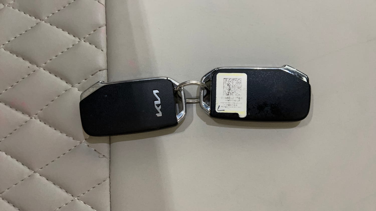 Used 2025 Kia Carens Clavis HTK Plus (O) 1.5 Diesel MT Diesel Manual extra CAR KEY VIEW