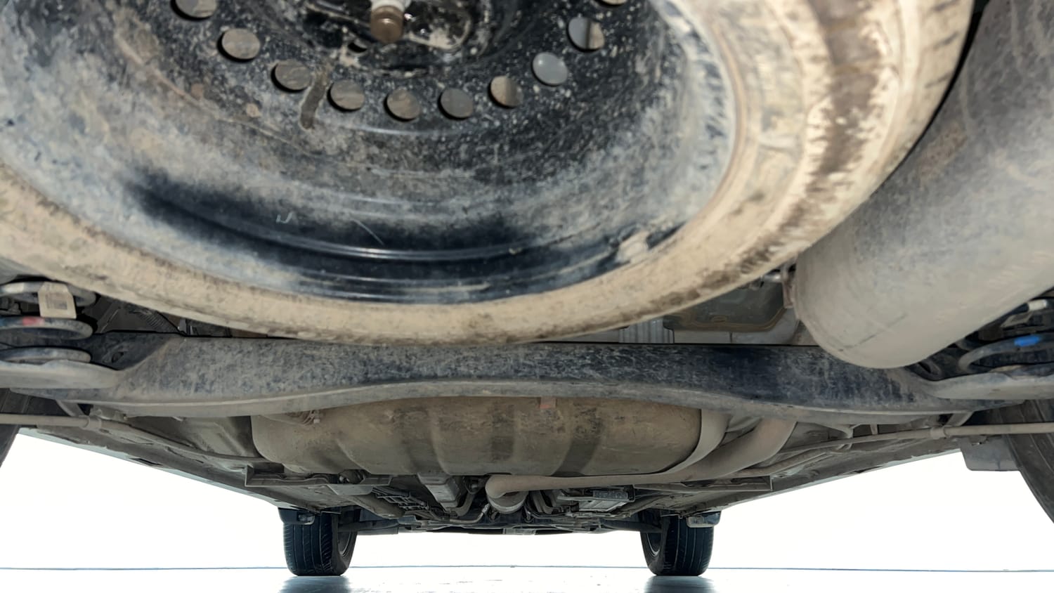 Used 2025 Kia Carens Clavis HTK Plus (O) 1.5 Diesel MT Diesel Manual extra REAR UNDERBODY VIEW (TAKEN FROM REAR)