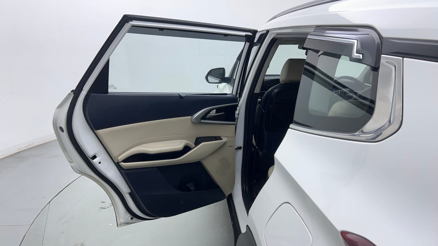 2023 Kia Carens Luxury Plus 1.5 Turbo Petrol DCT 6 STR-22