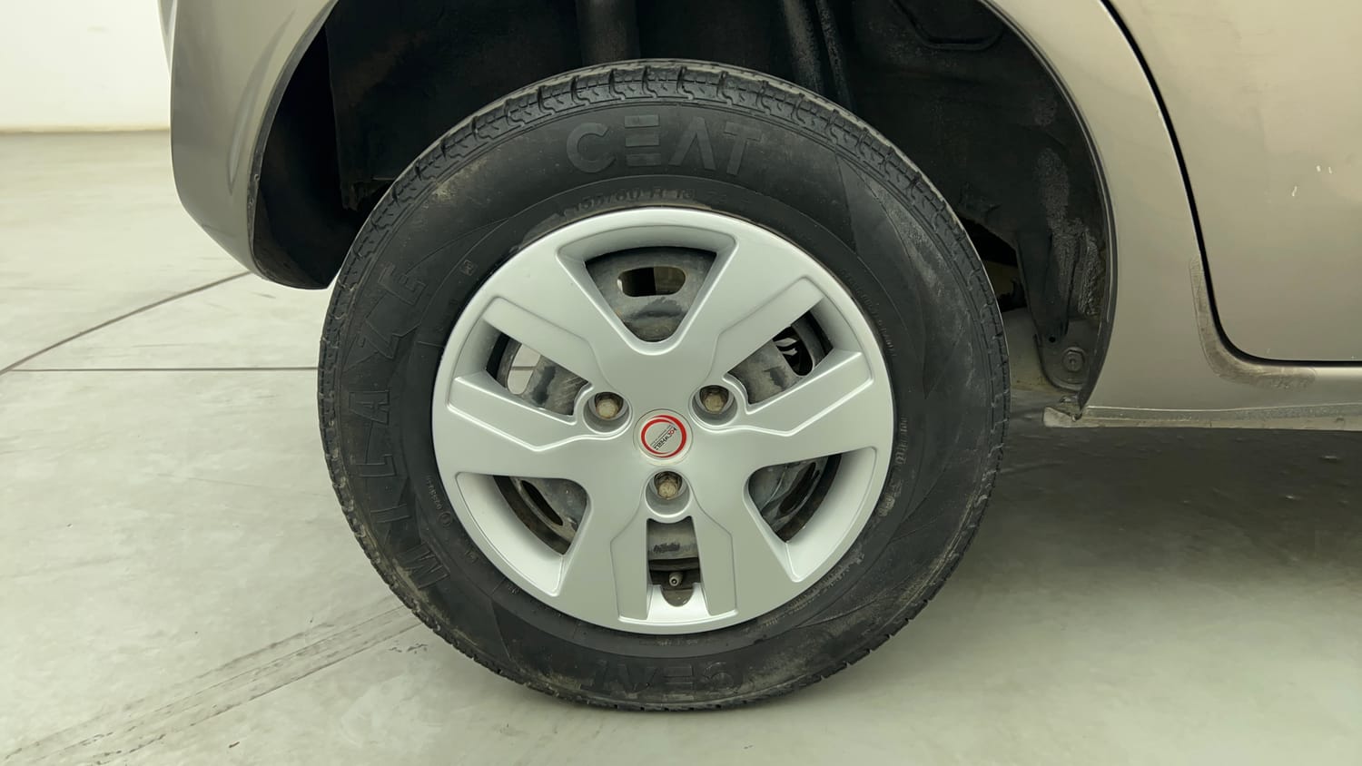 Used 2017 Datsun Redi-GO T (O) Petrol Manual tyres RIGHT REAR TYRE RIM VIEW