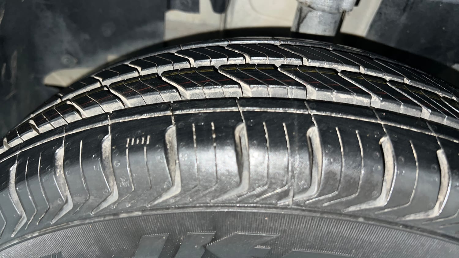 Used 2019 Renault Kwid RXT Opt Petrol Manual tyres LEFT FRONT TYRE TREAD VIEW