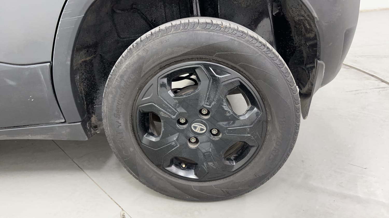 Used 2022 Tata Punch Accomplished MT Petrol Manual tyres LEFT REAR TYRE RIM VIEW