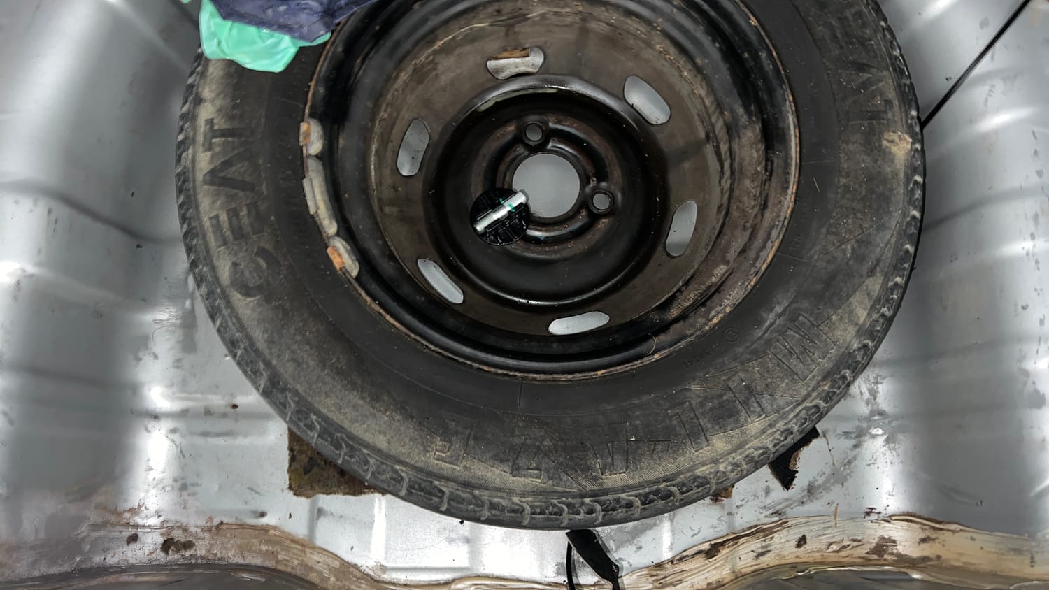 Used 2019 Renault Kwid RXT Opt Petrol Manual tyres SPARE TYRE VIEW